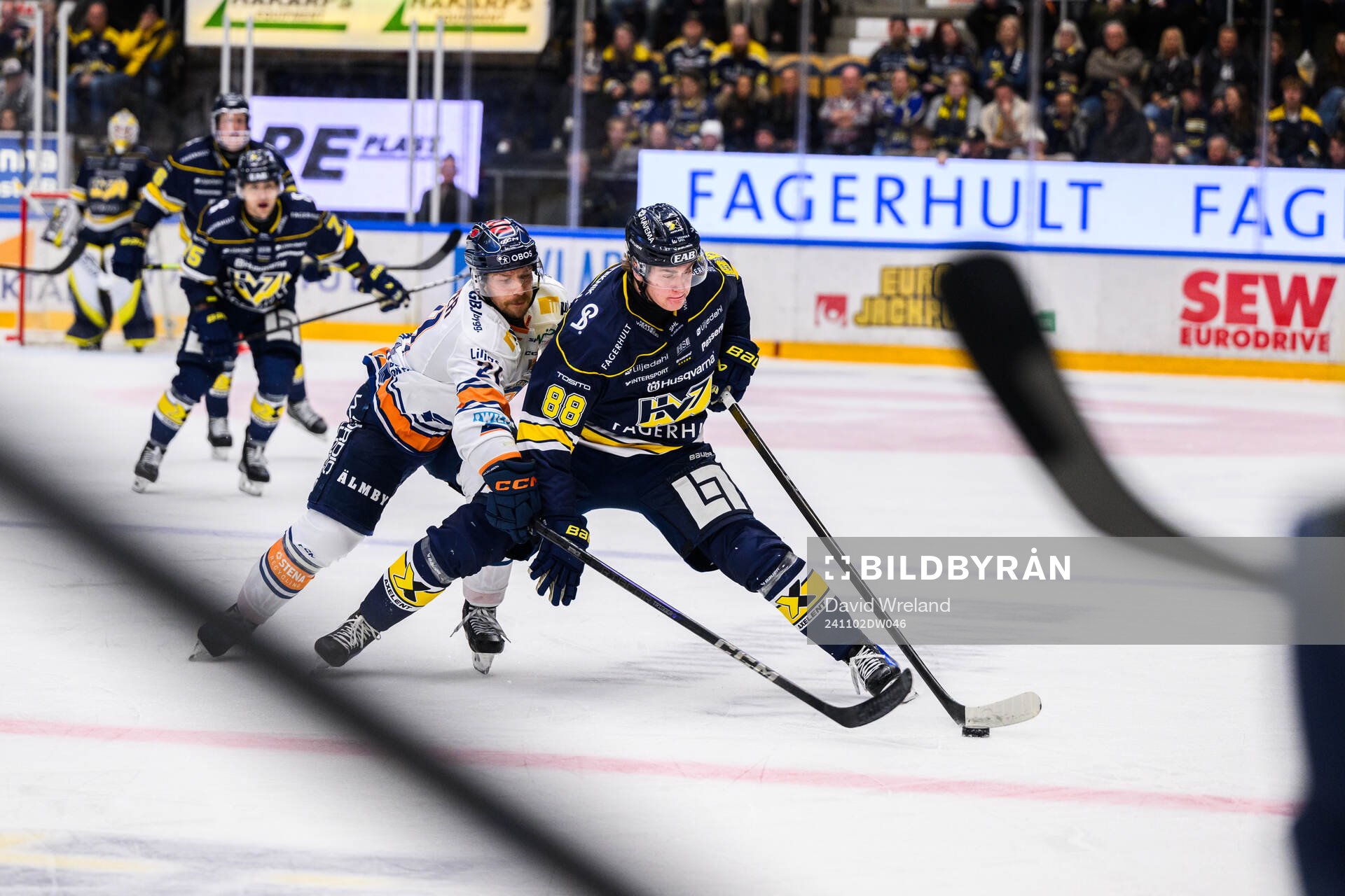Växjös Brian Cooper och HV71s Herman Träff
