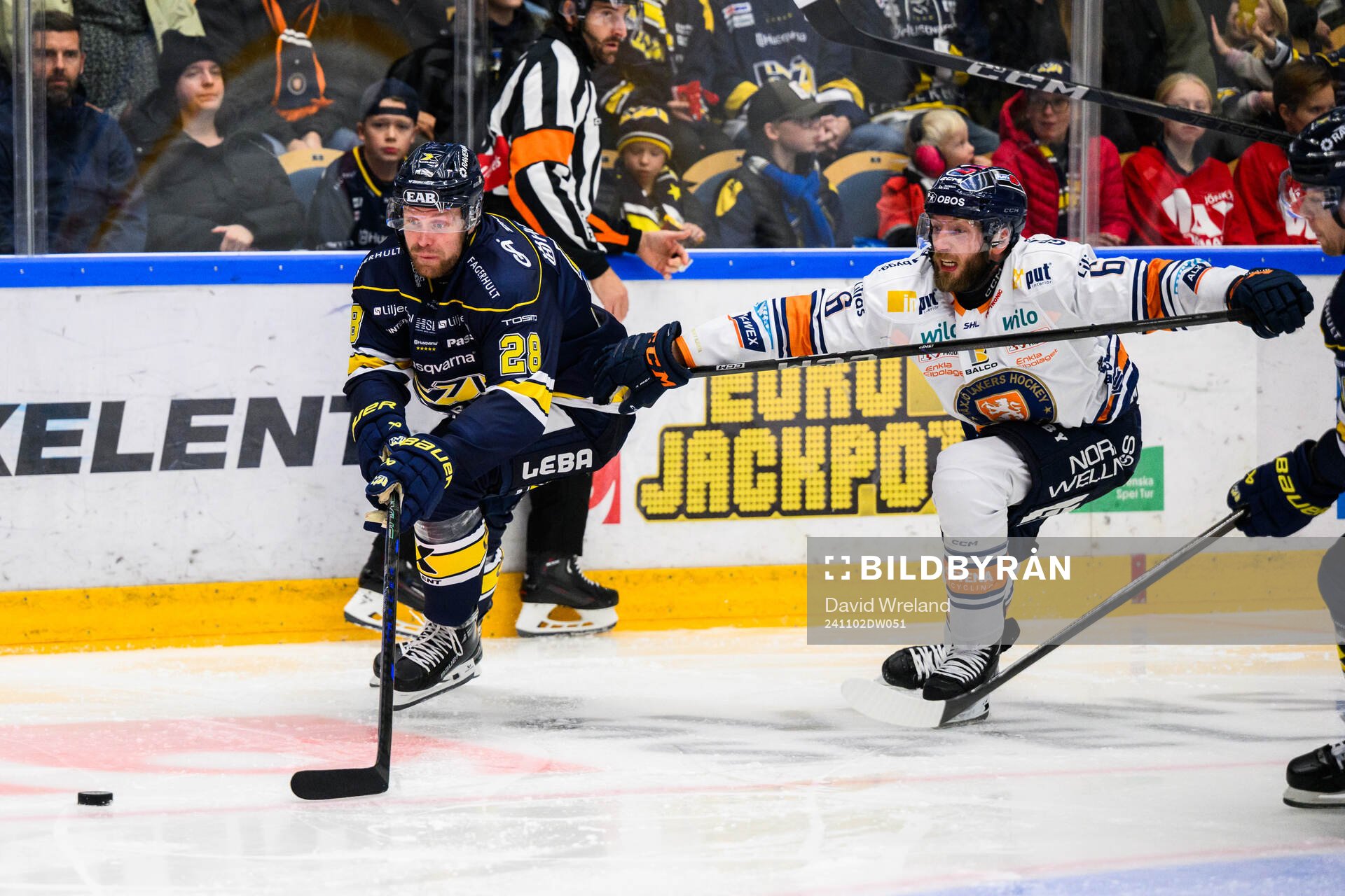 HV71s John Nyberg  och Växjös Petter Granberg