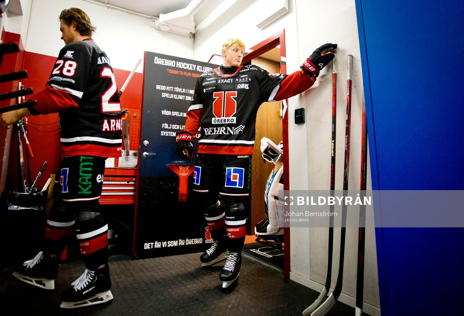 Örebros Hugo Orrsten på väg ut till matchen