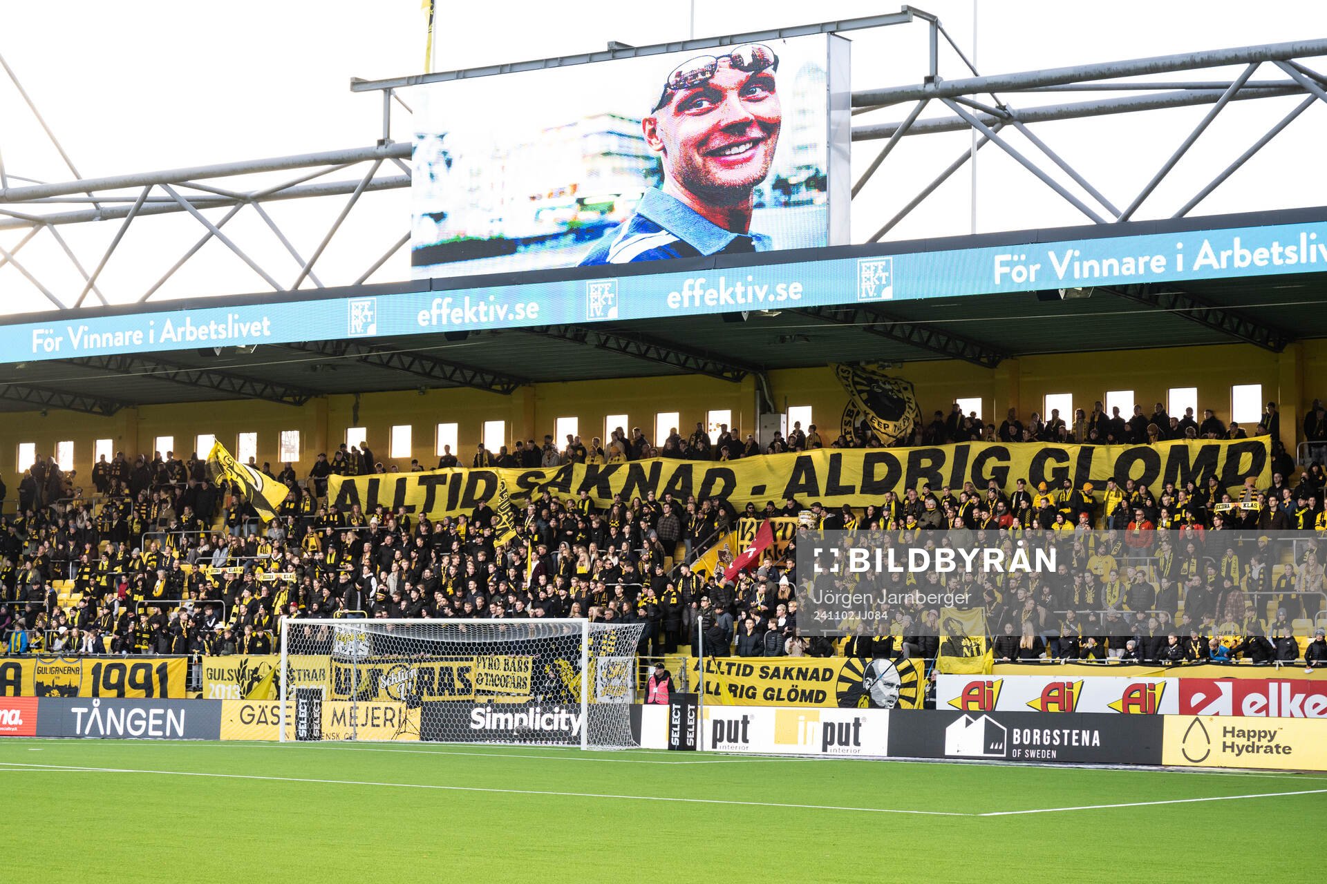 Klas Ingesson hyllas innan