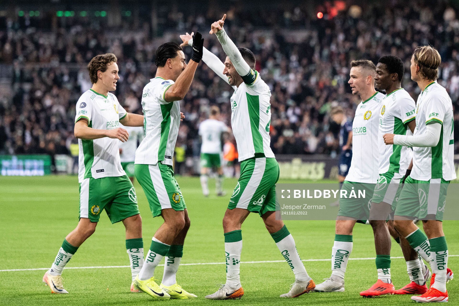Hammarbys Jusef Erabi och Nahir Besara jublar
