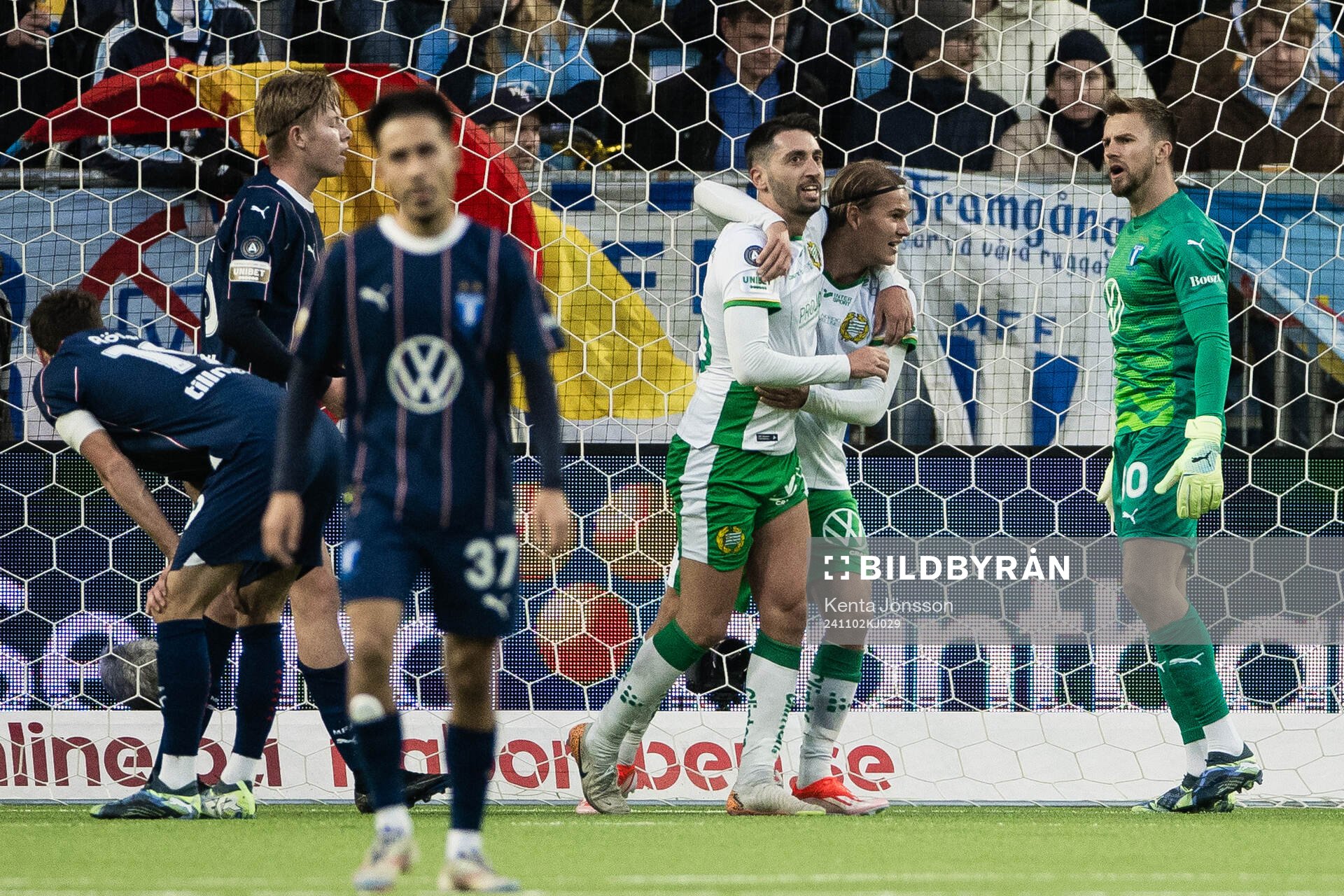 Hammarbys Nahir Besara jublar