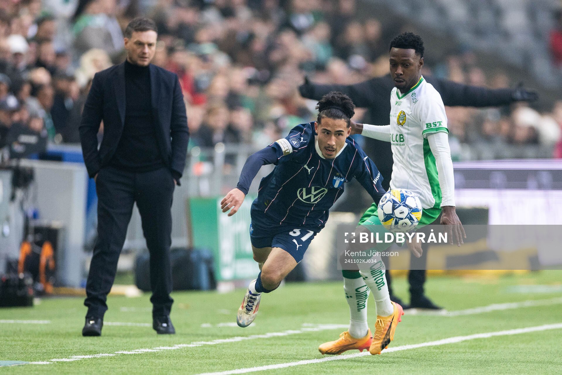 Malmö FFs Adrian Skogmar och Hammarbys Shaquille Pinas