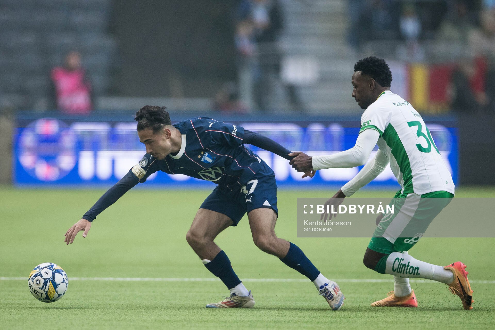 Malmö FFs Adrian Skogmar och Hammarbys Shaquille Pinas