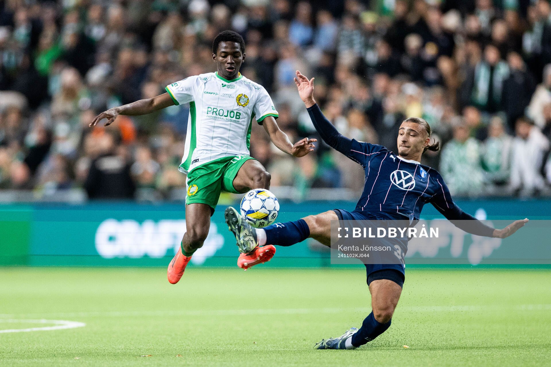 Hammarbys Bouzomana Toure och Malmö FFs Elison Makolli