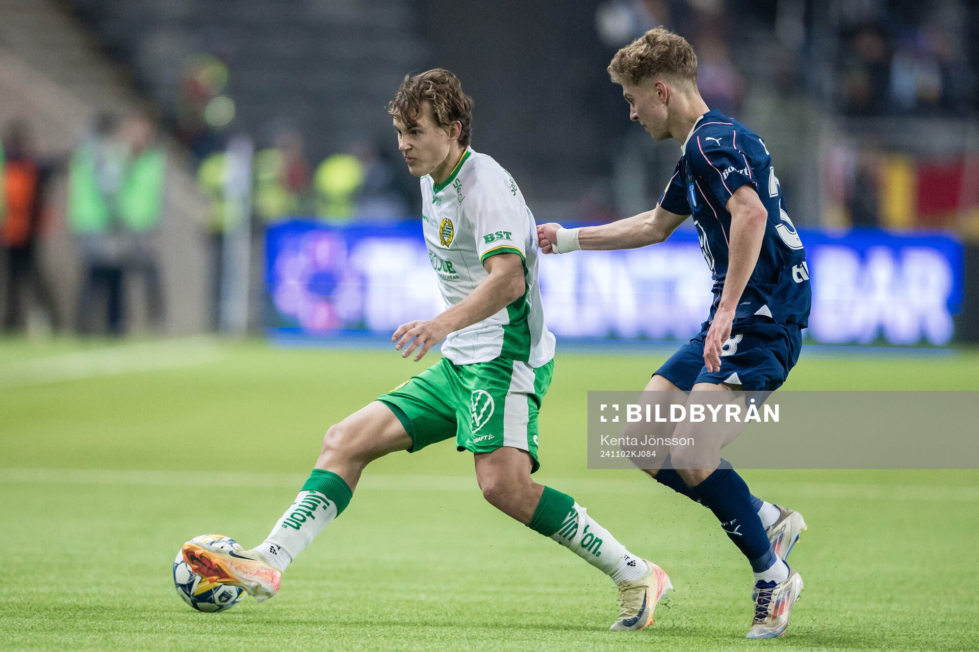 Hammarbys Hampus Skoglund och Malmö FFs Hugo Bolin