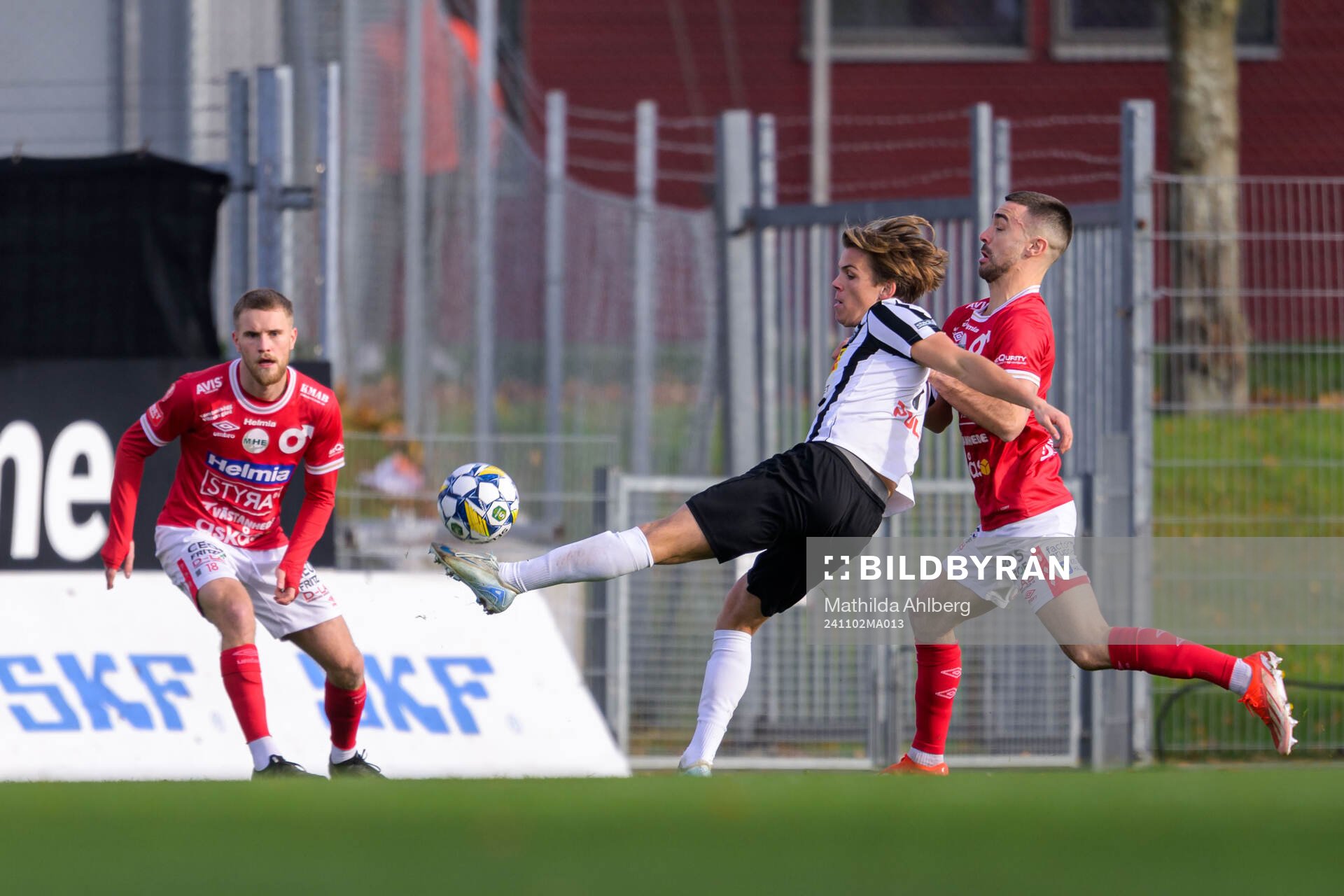 Landskronas Victor Karlsson och Degerfors Carlos Moros
