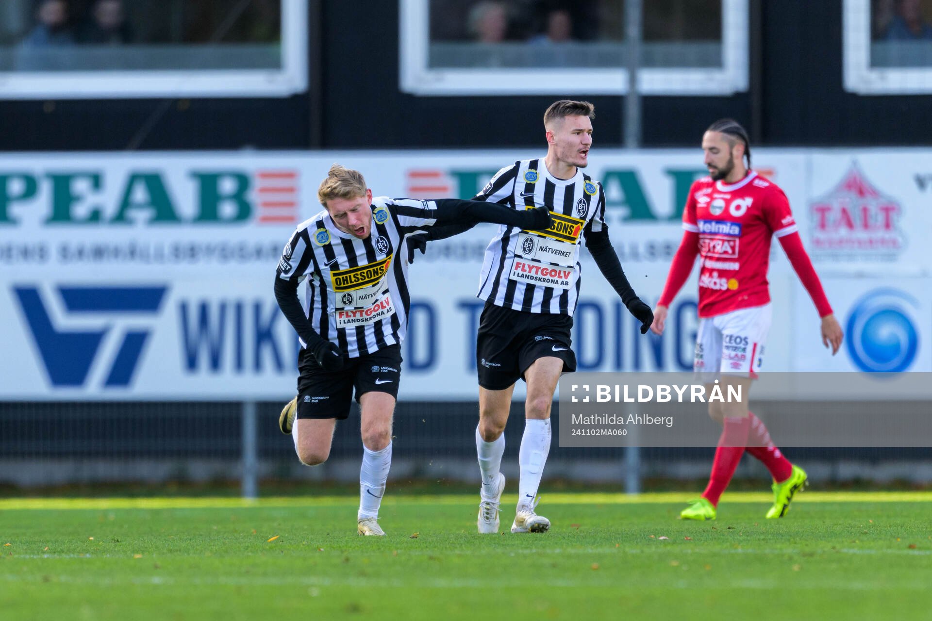 Landskronas Adam Egnell och Robin Dzabic jublar