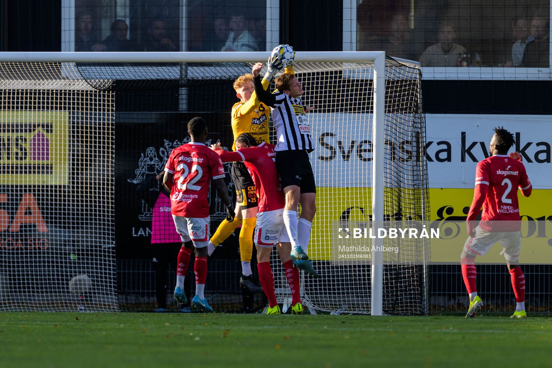 Degerfors målvakt Rasmus Forsell och Landskronas Philip