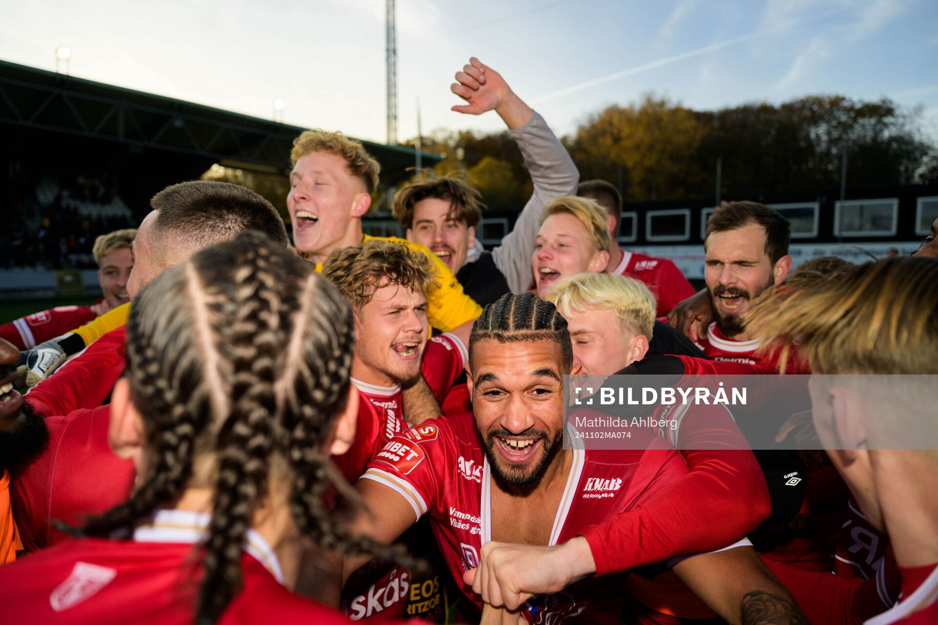 Degerfors spelare jublar