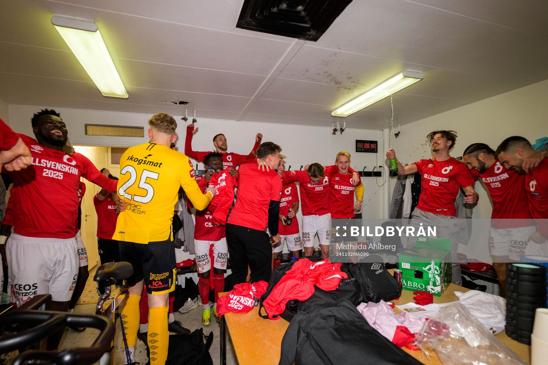 Degerfors spelare jublar