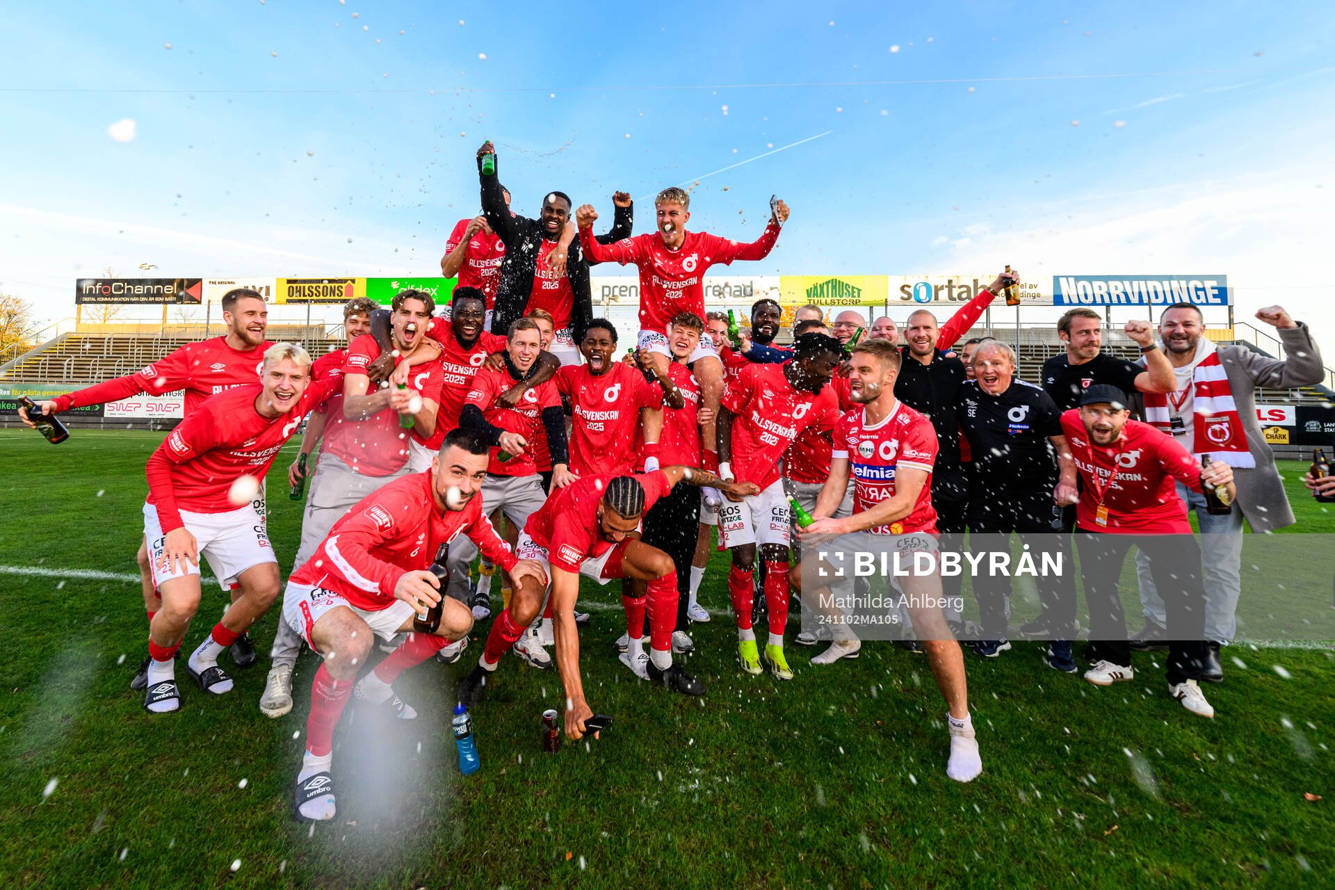 Degerfors spelare och ledare jublar över avancemanget till