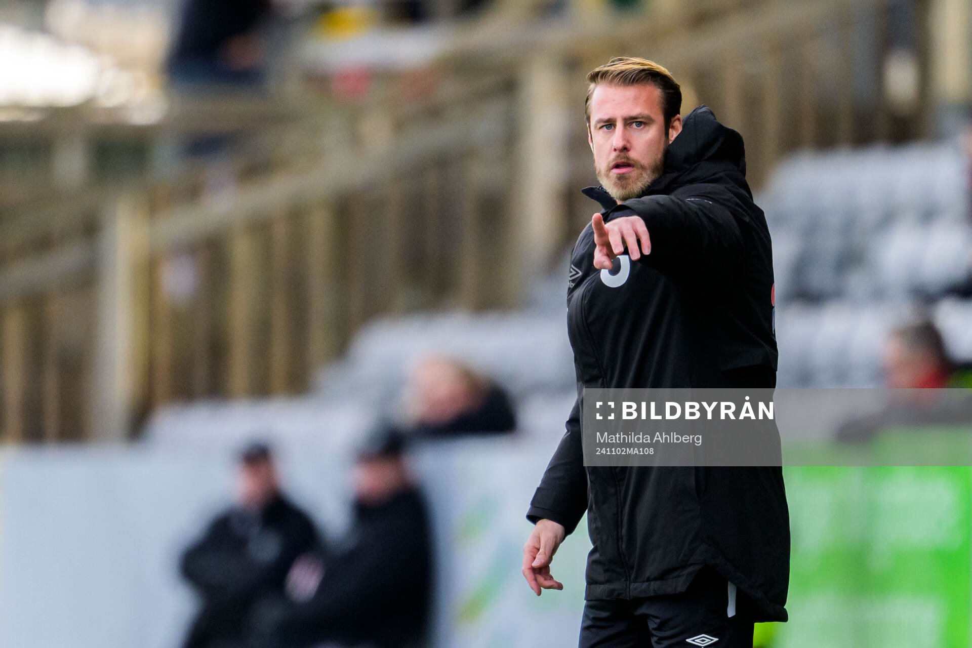Degerfors tränare William Lundin under fotbollsmatchen i Superettan mellan Landskrona och Degerfors den 2 november 2024 i Landskrona.
