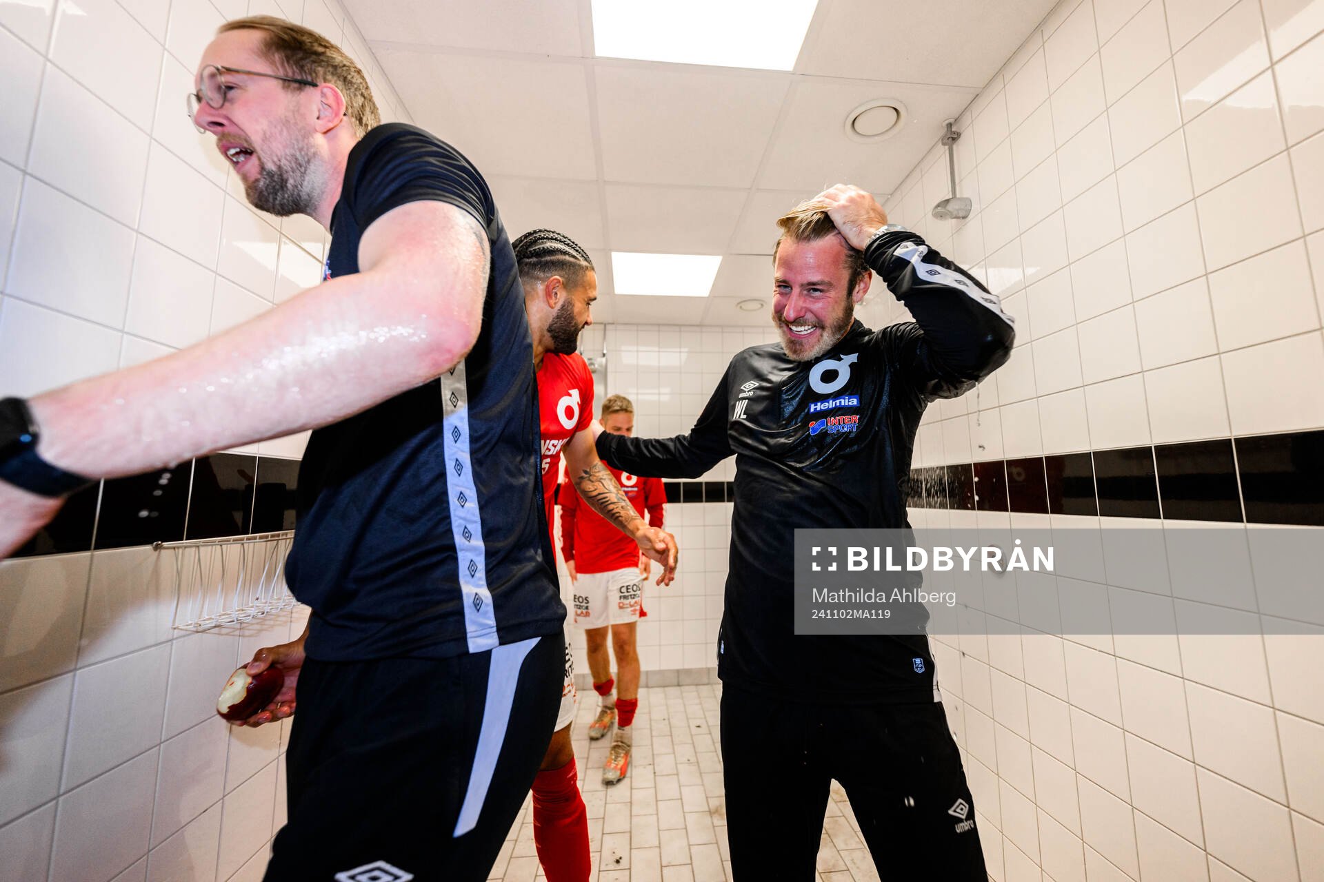 Degerfors tränare William Lundin jublar över avancemanget