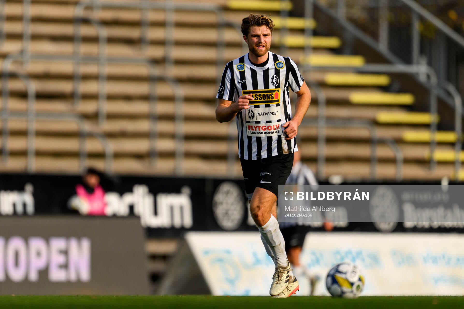 Landskronas Erik Hedenquist under fotbollsmatchen i Superettan mellan Landskrona och Degerfors den 2 november 2024 i Landskrona. 
