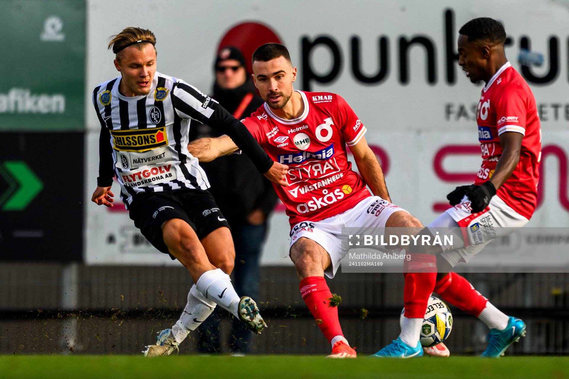 Landskronas Vincent Sundberg och Degerfors Carlos Moros