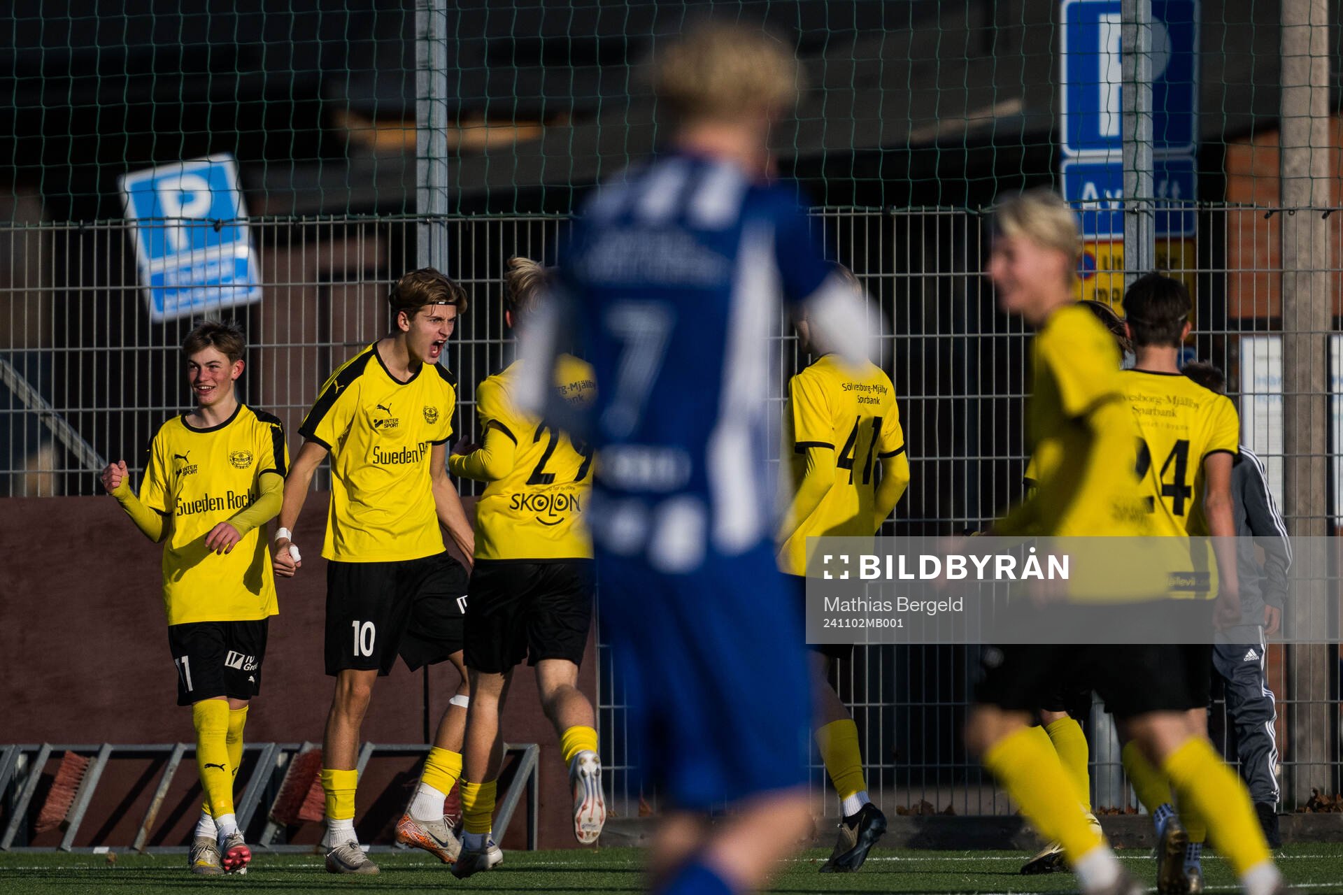 Mjällbys Elias Johnsson jublar