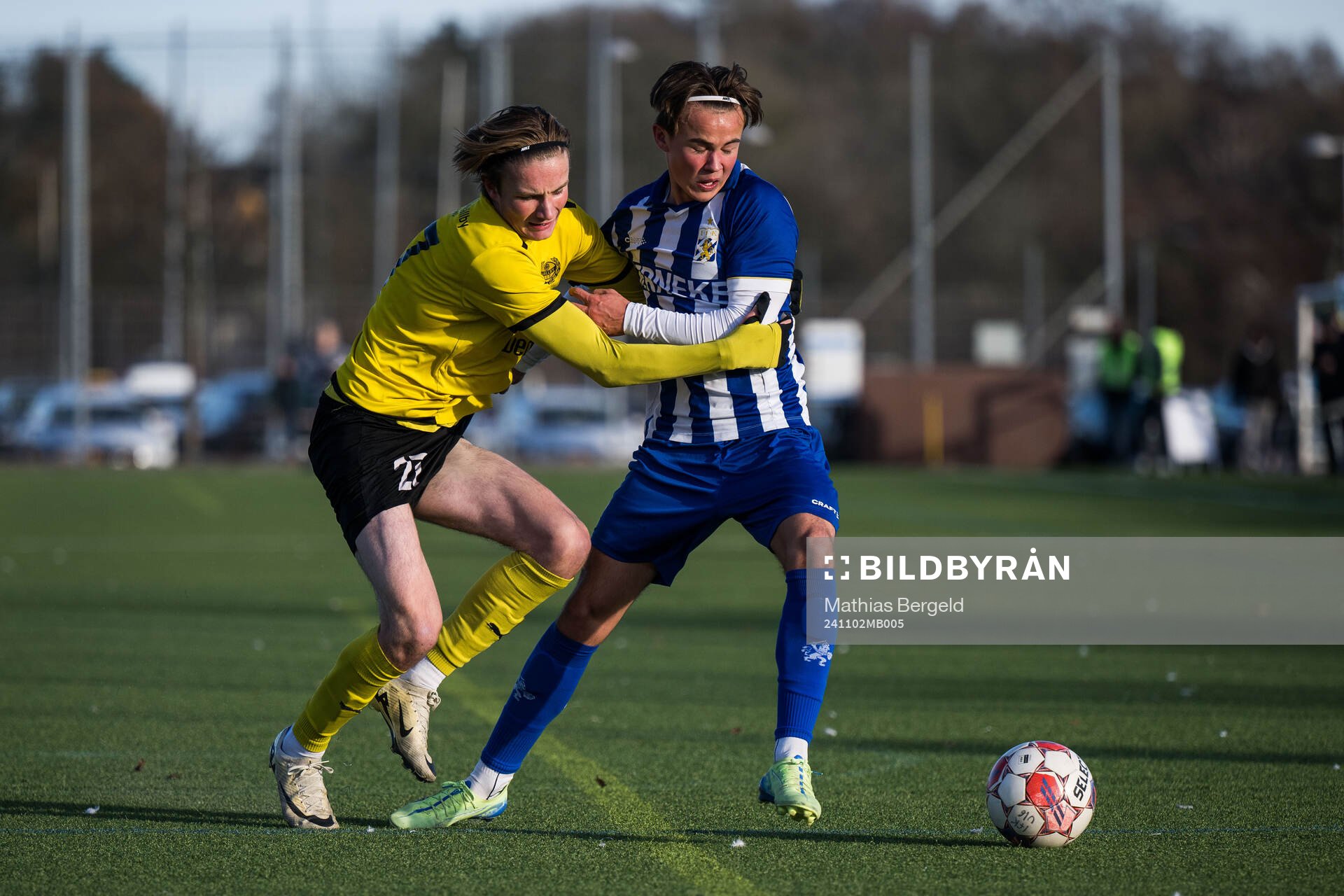 Mjällbys Charles Rosén och IFK Göteborgs Melwin Hedman