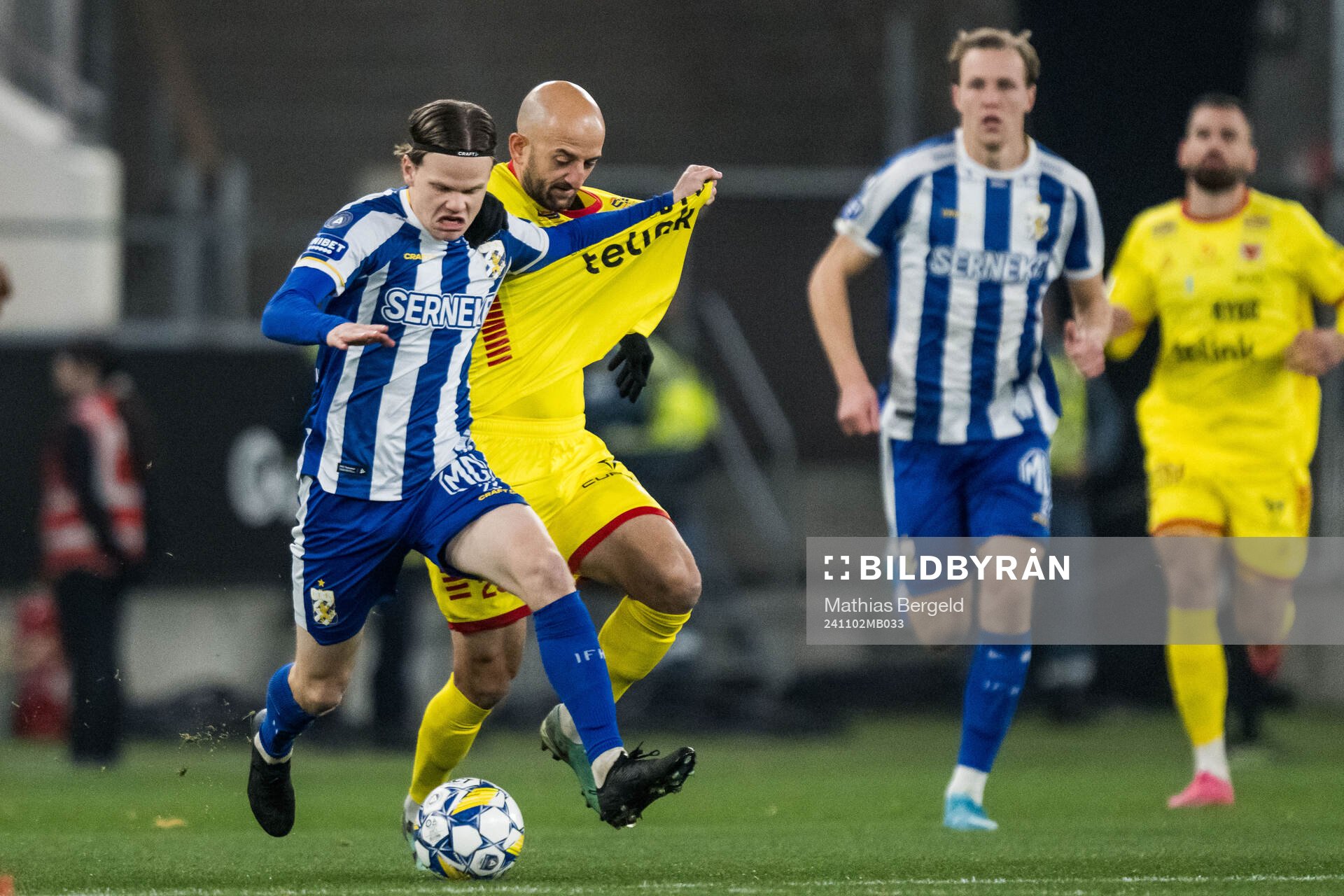 IFK Göteborgs Kolbeinn Thordarson och Kalmars Robert Gojani
