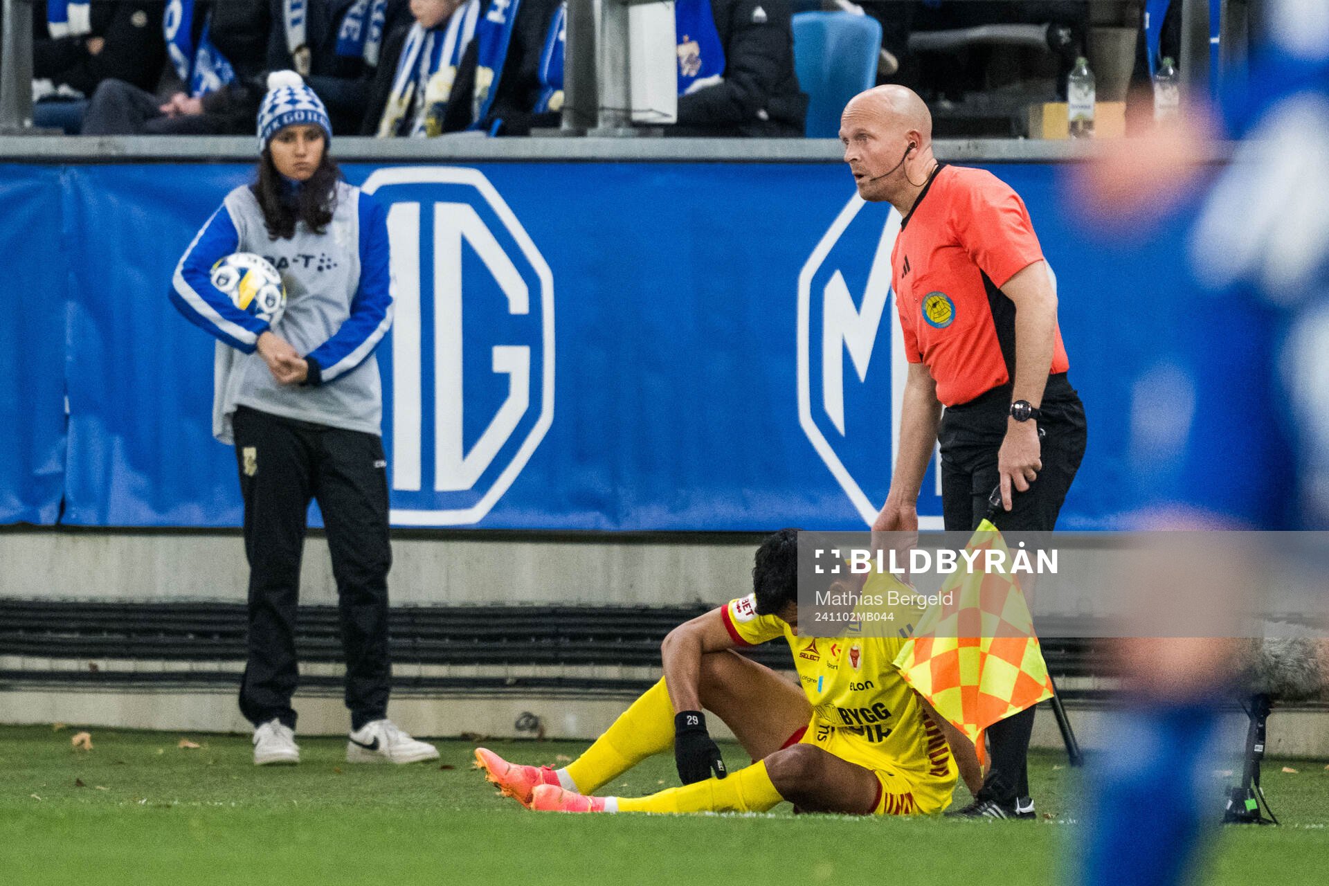 Kalmars Romario Pereira Sipiao har ont under fotbollsmatchen i Allsvenskan mellan IFK Göteborg och Kalmar den 2 november 2024 i Göteborg.