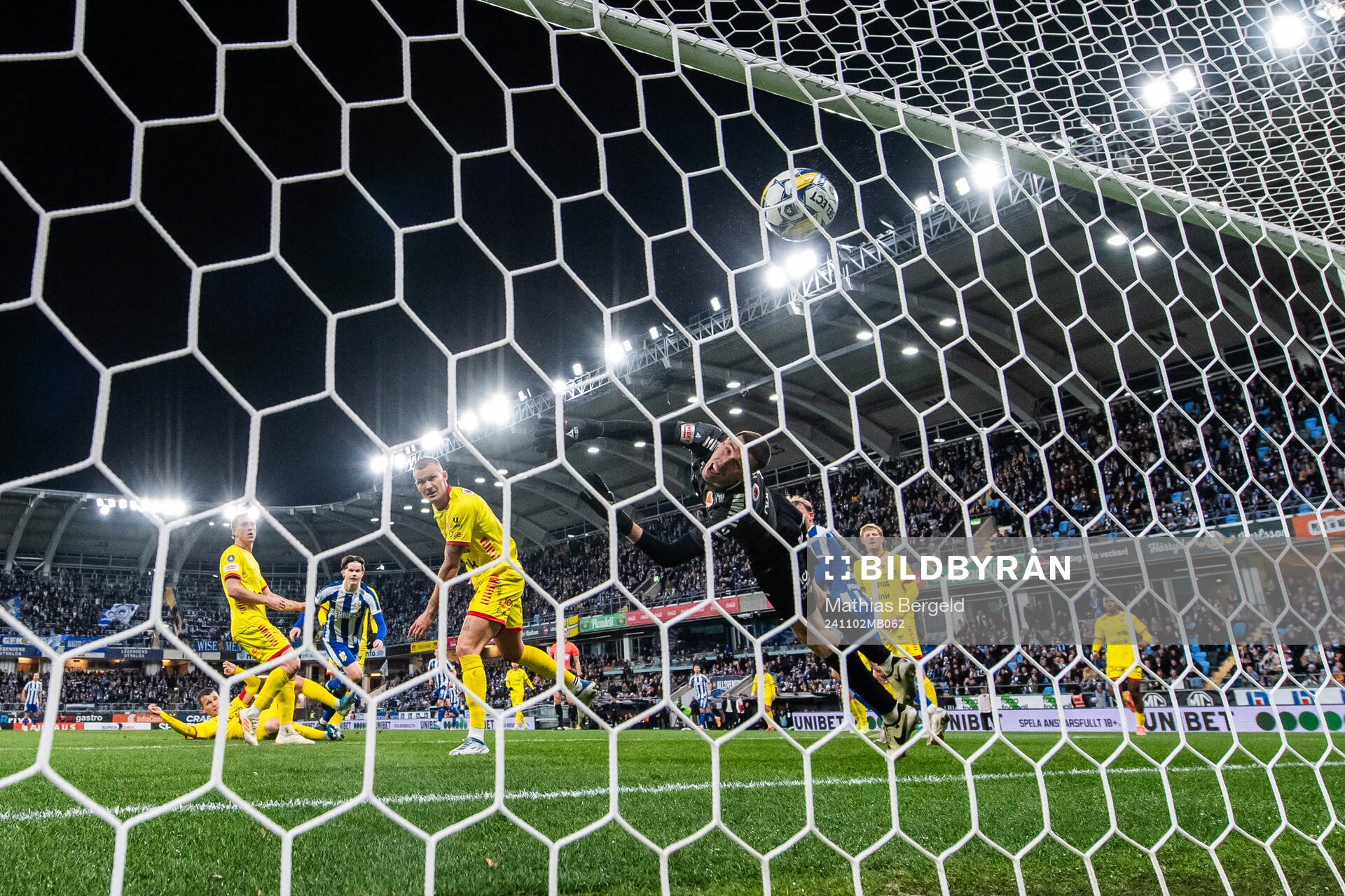IFK Göteborgs Kolbeinn Thordarson gör 1-0 bakom Kalmars