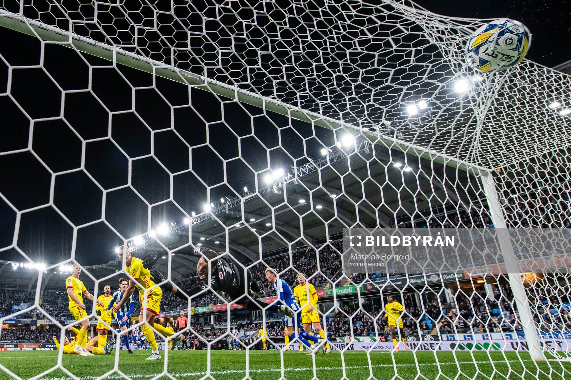 IFK Göteborgs Kolbeinn Thordarson gör 1-0 bakom Kalmars