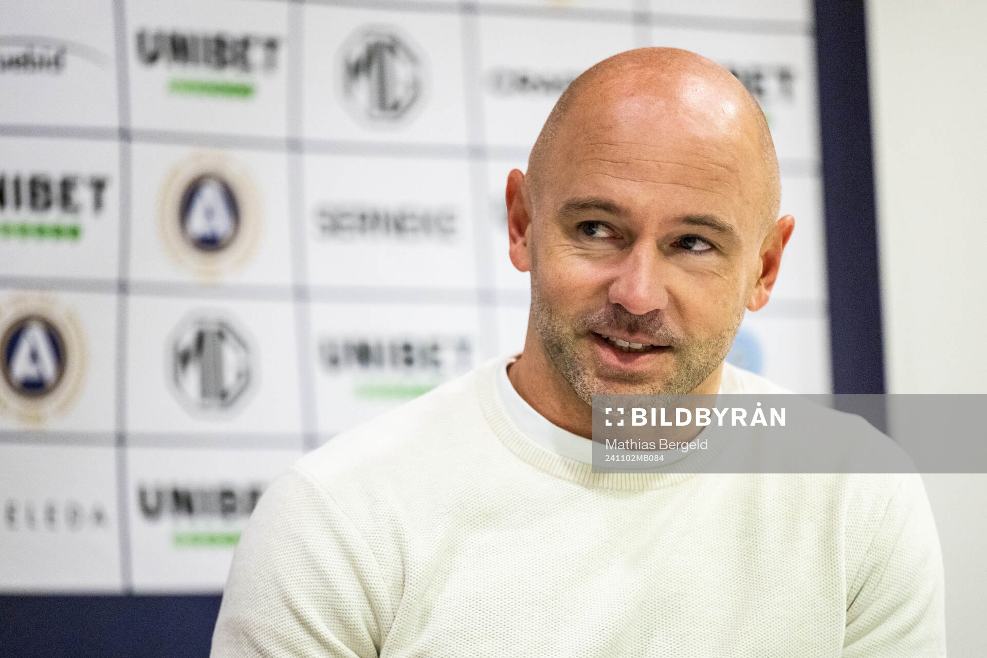 Kalmars tränare Stefan Larsson på presskonferensen