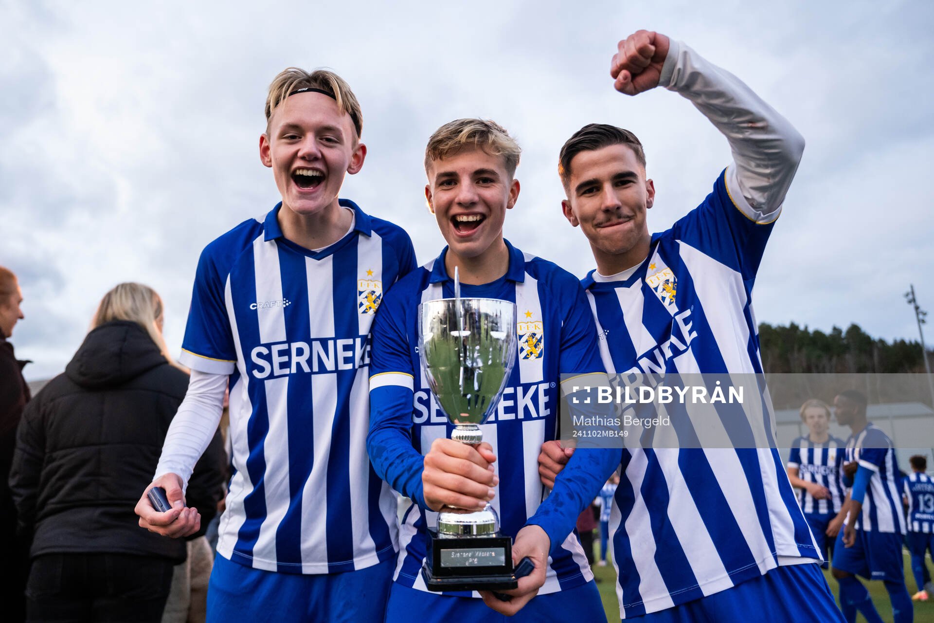 IFK Göteborgs Lowe Wennblad (till höger) och lagkamrater