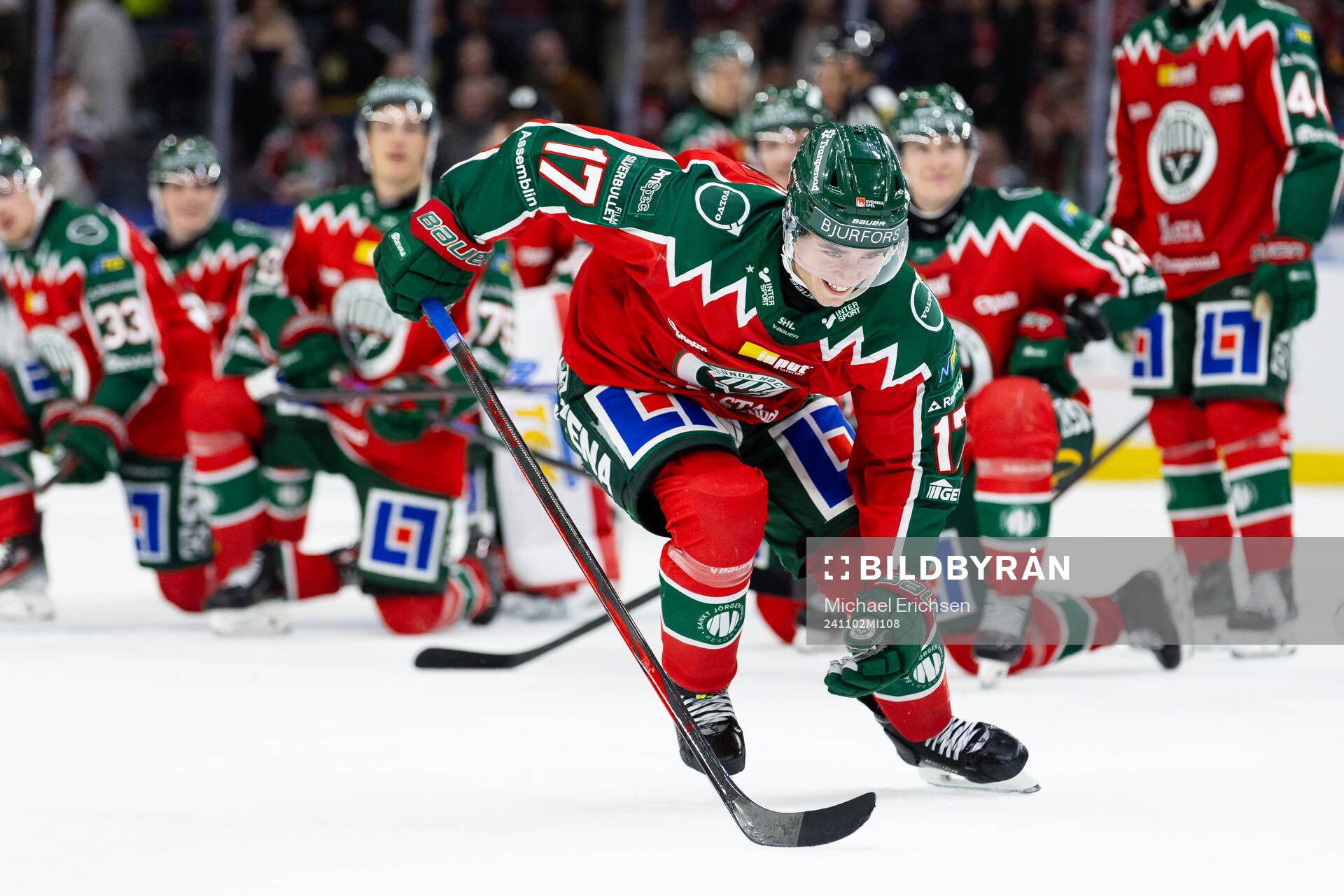 Frölundas Isac Born jublar framför klacken