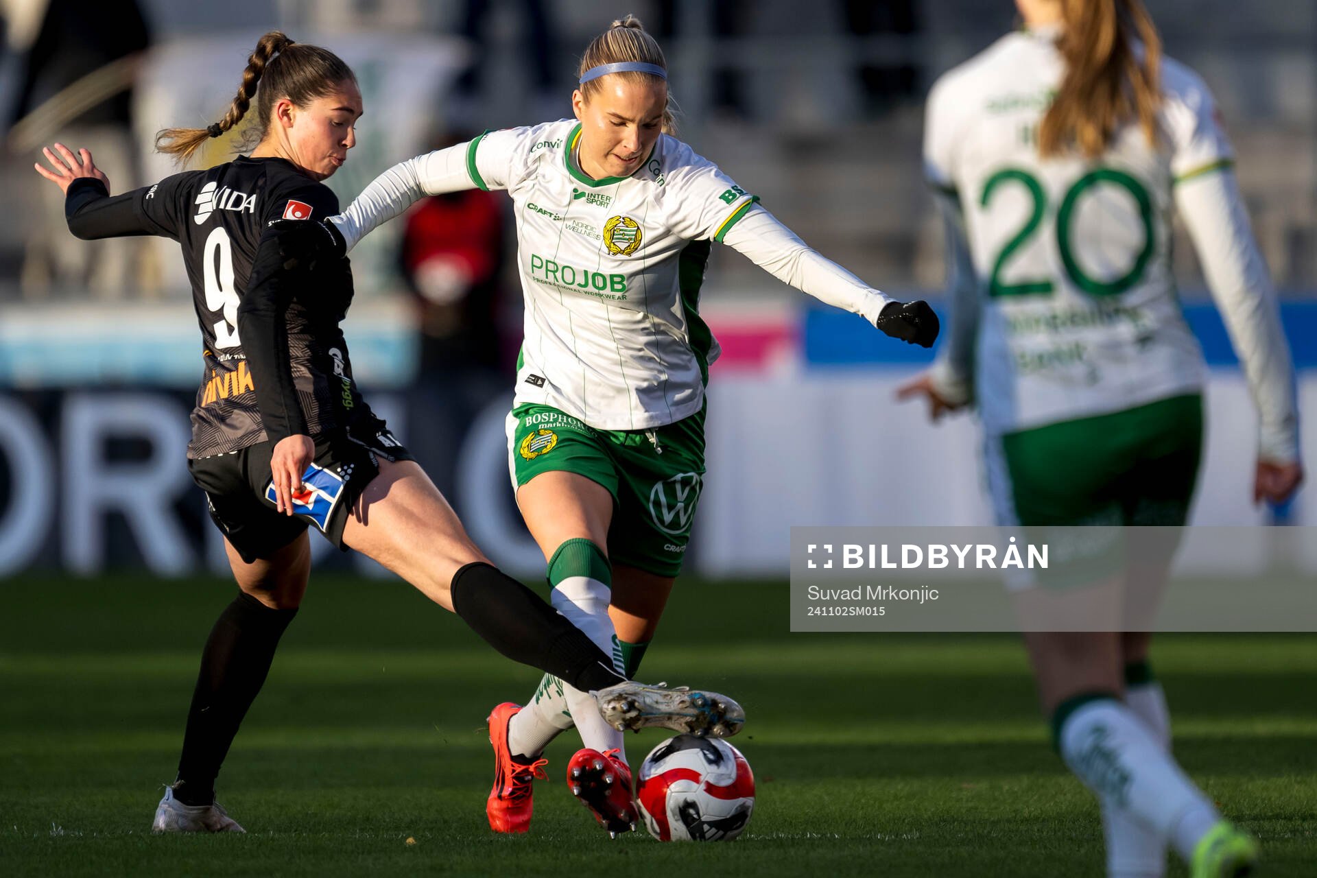 Växjö DFFs Bryndis Arna Nielsdottir och Hammarbys Eva