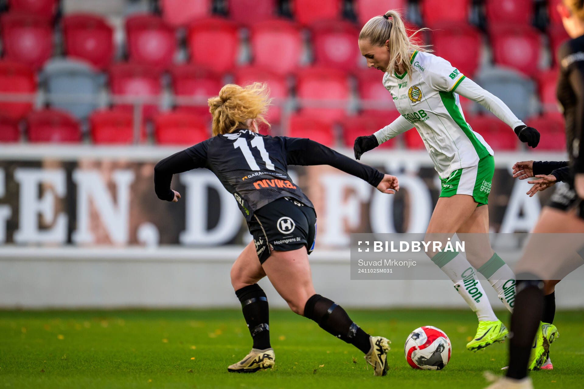 Växjö DFFs Sophia Redenstrand och Hammarbys Ellen