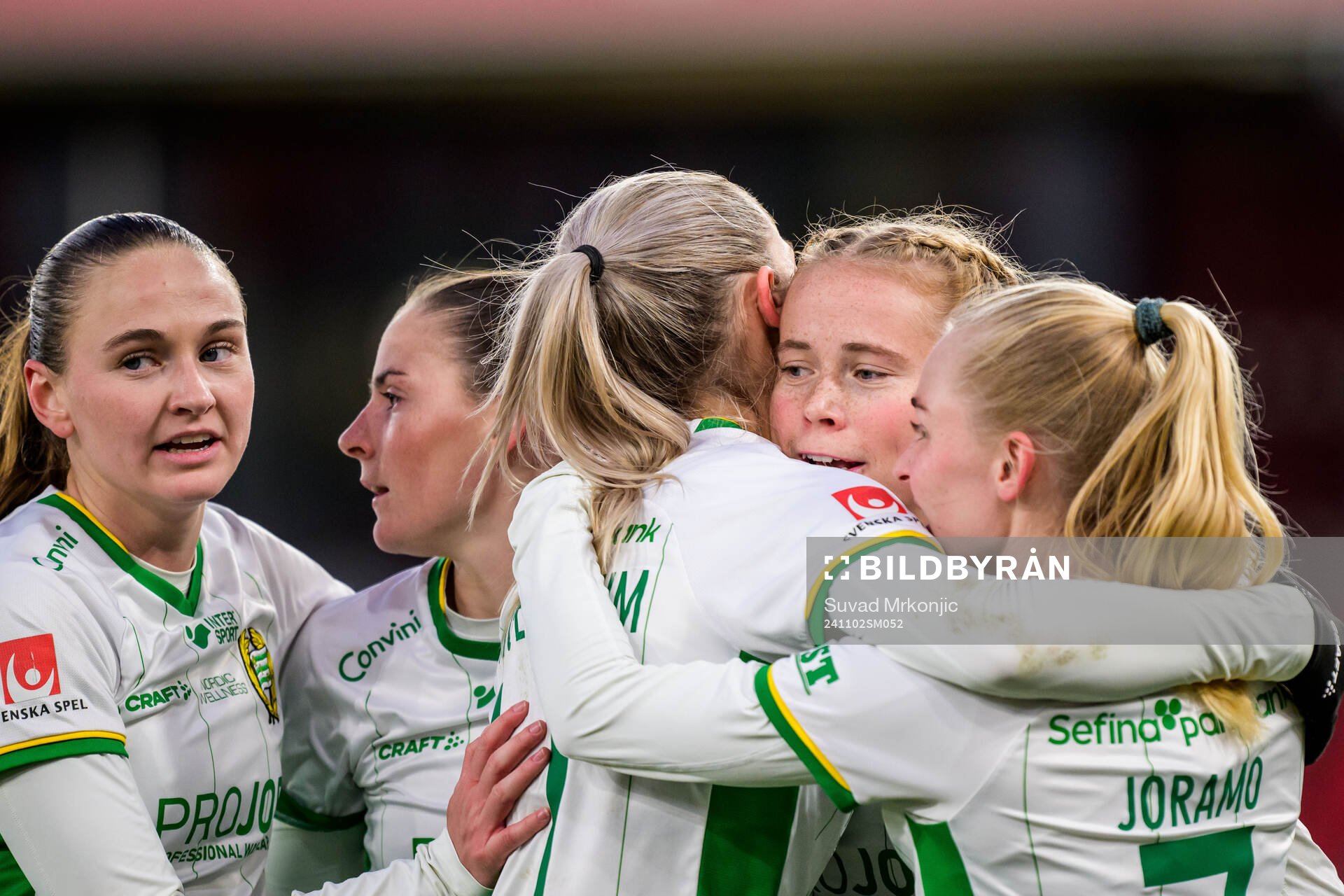 Hammarbys Julie Blakstad jublar under fotbollsmatchen i Damallsvenskan mellan Växjö DFF och Hammarby den 2 november 2024 i Växjö. 