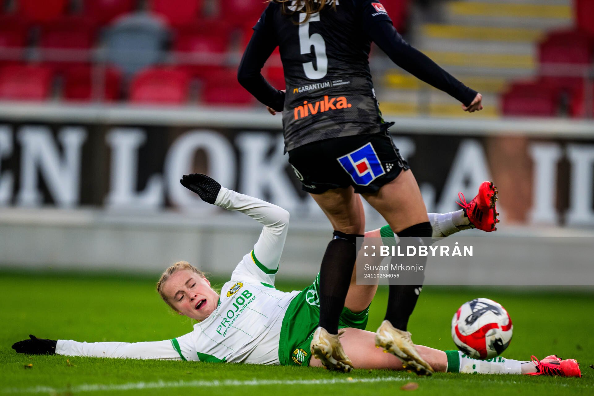 Hammarbys Julie Blakstad och Växjö DFFs Emma Holmqvist
