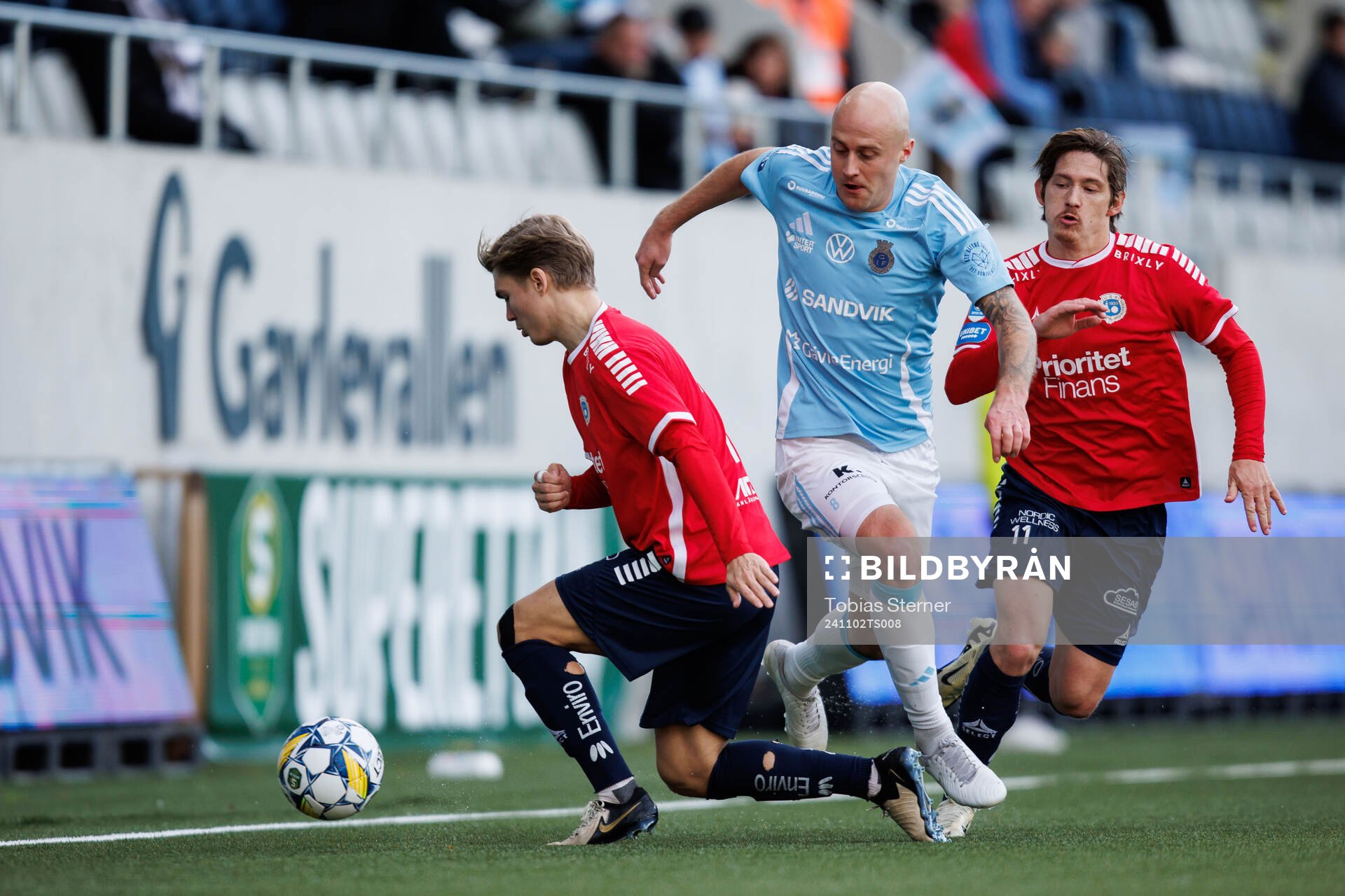 Utsiktens Daniel Hermansson och Robin Book mot Gefles Anton