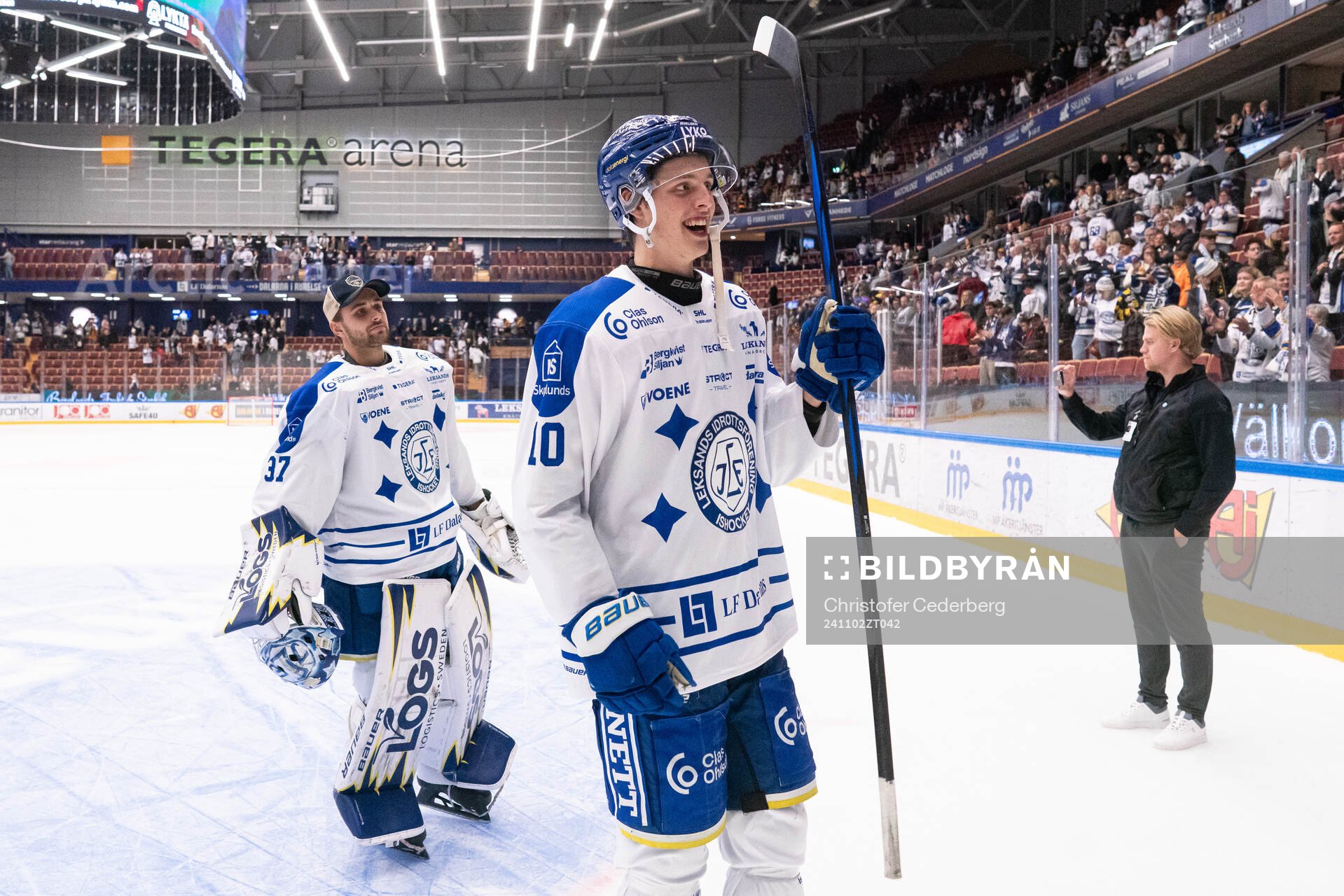 Leksands målvakt Jakob Hellsten och Anton Johansson jublar