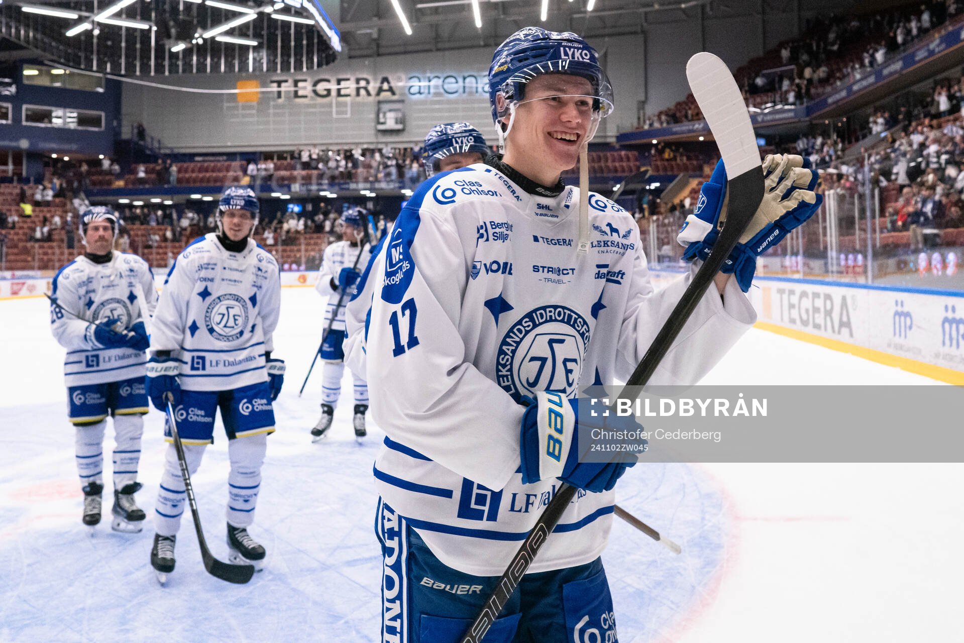 Leksands Dennis Altörn jublar ishockeymatchen i SHL mellan