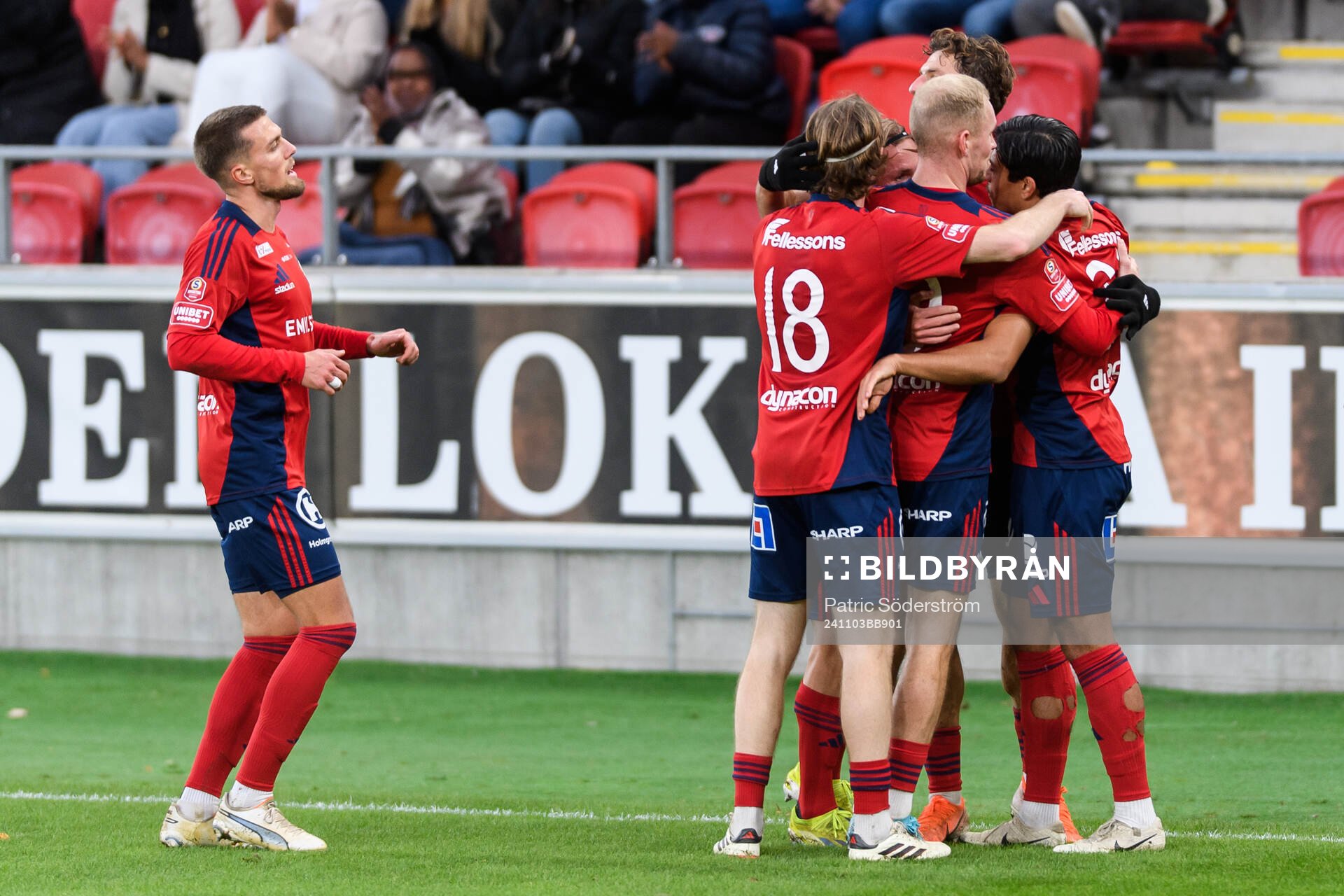 Östers Alibek Aliev jublar med lagkamrater