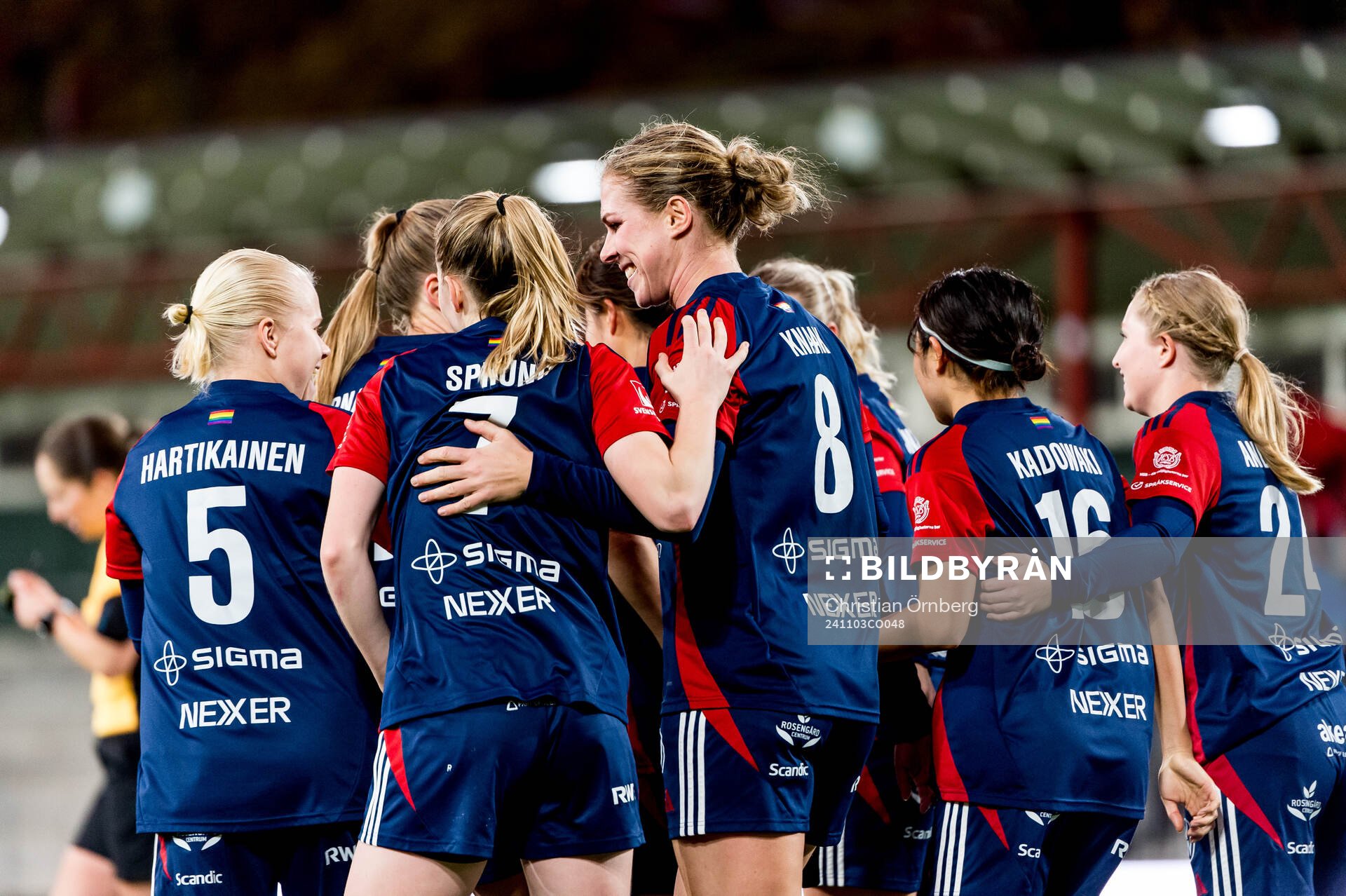 Rosengårds Rebecca Knaak jublar efter 3-0 under fotbollsmatchen i Damallsvenskan mellan Rosengård och Linköping den 3 november 2024 i Malmö.