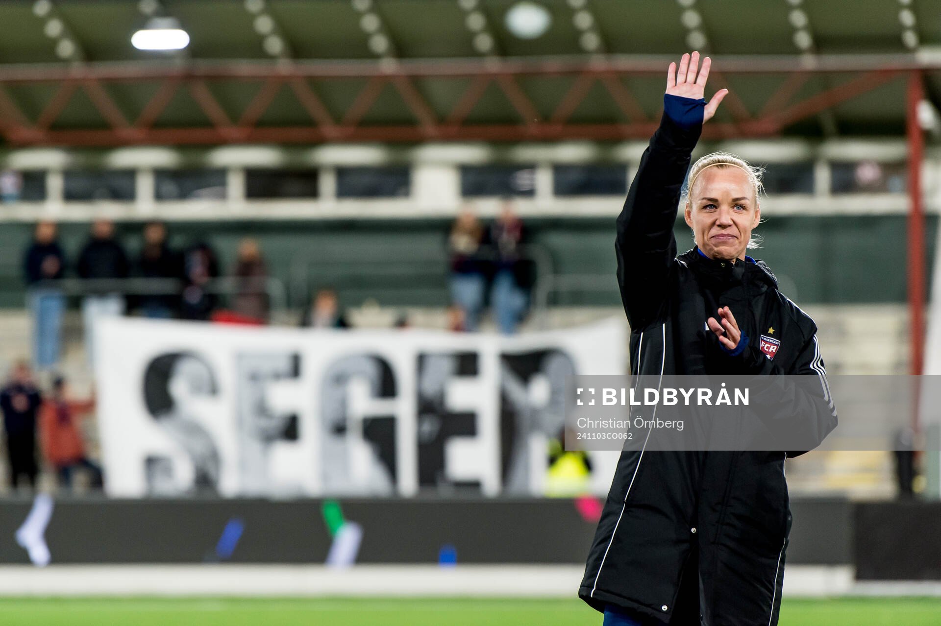Rosengårds Caroline Seger under hennes hyllning efter fotbollsmatchen i Damallsvenskan mellan Rosengård och Linköping den 3 november 2024 i Malmö.