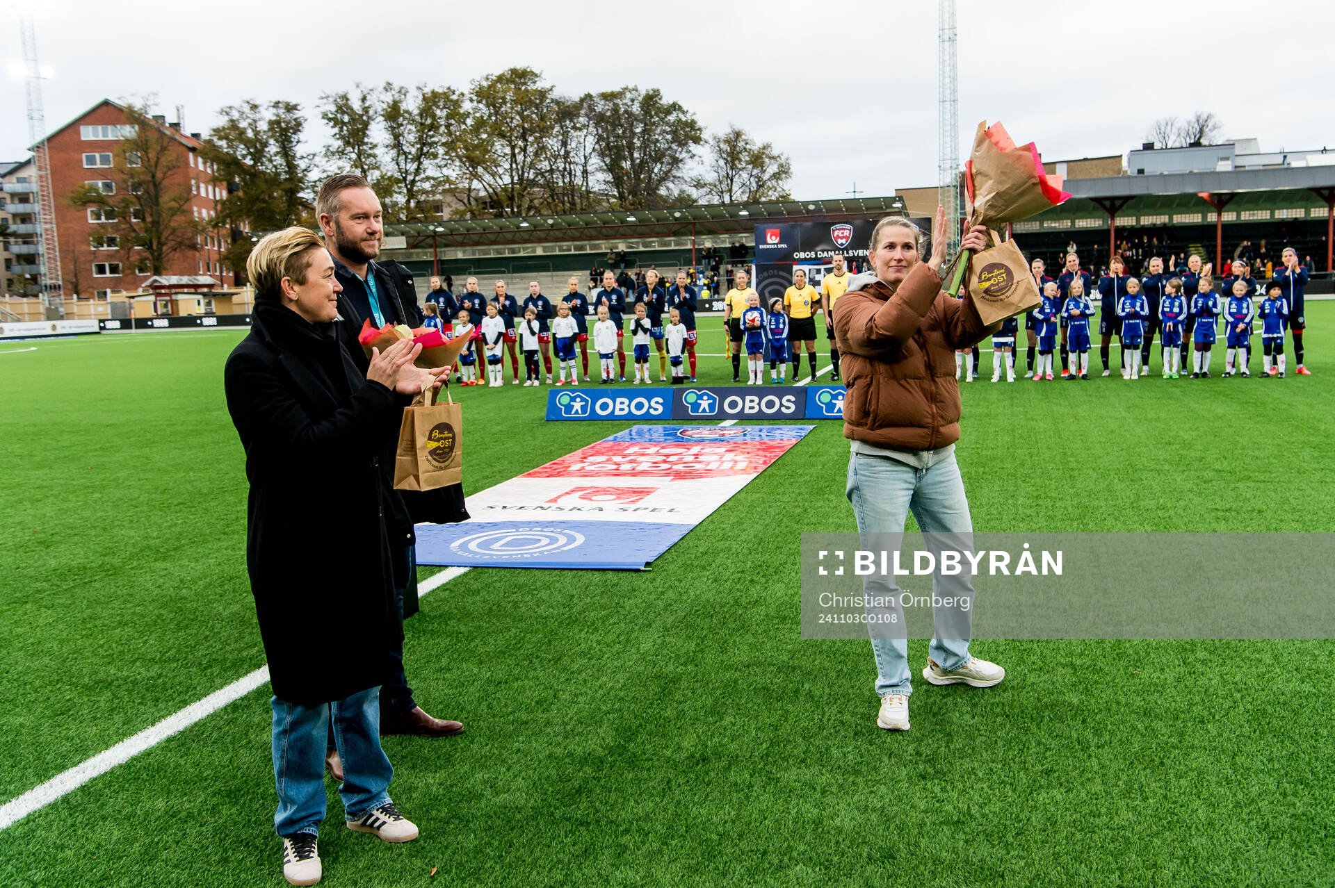 Rosengårds Emma Berglund tackas av