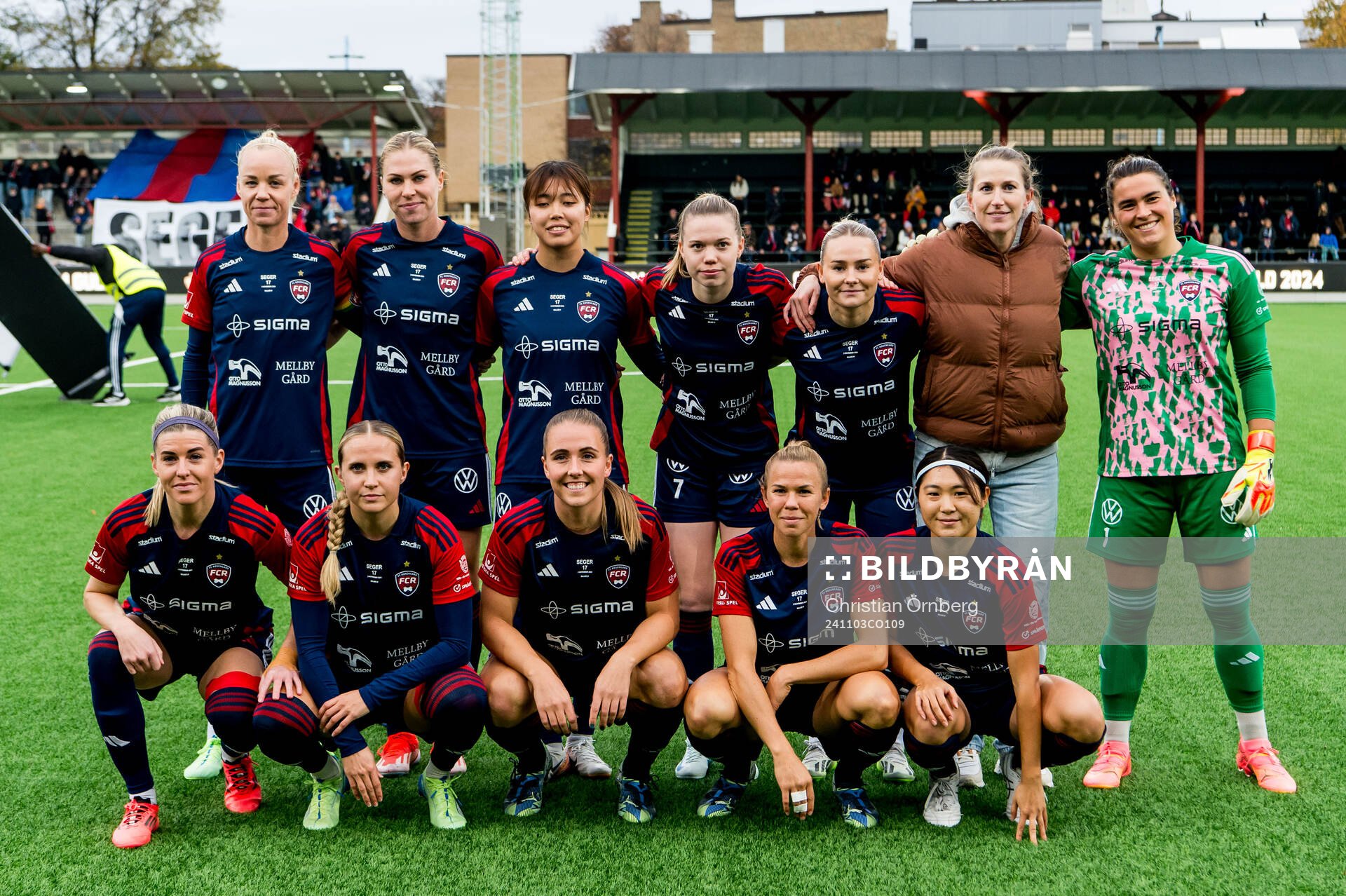 Rosengårds spelare ställer upp på lagbild