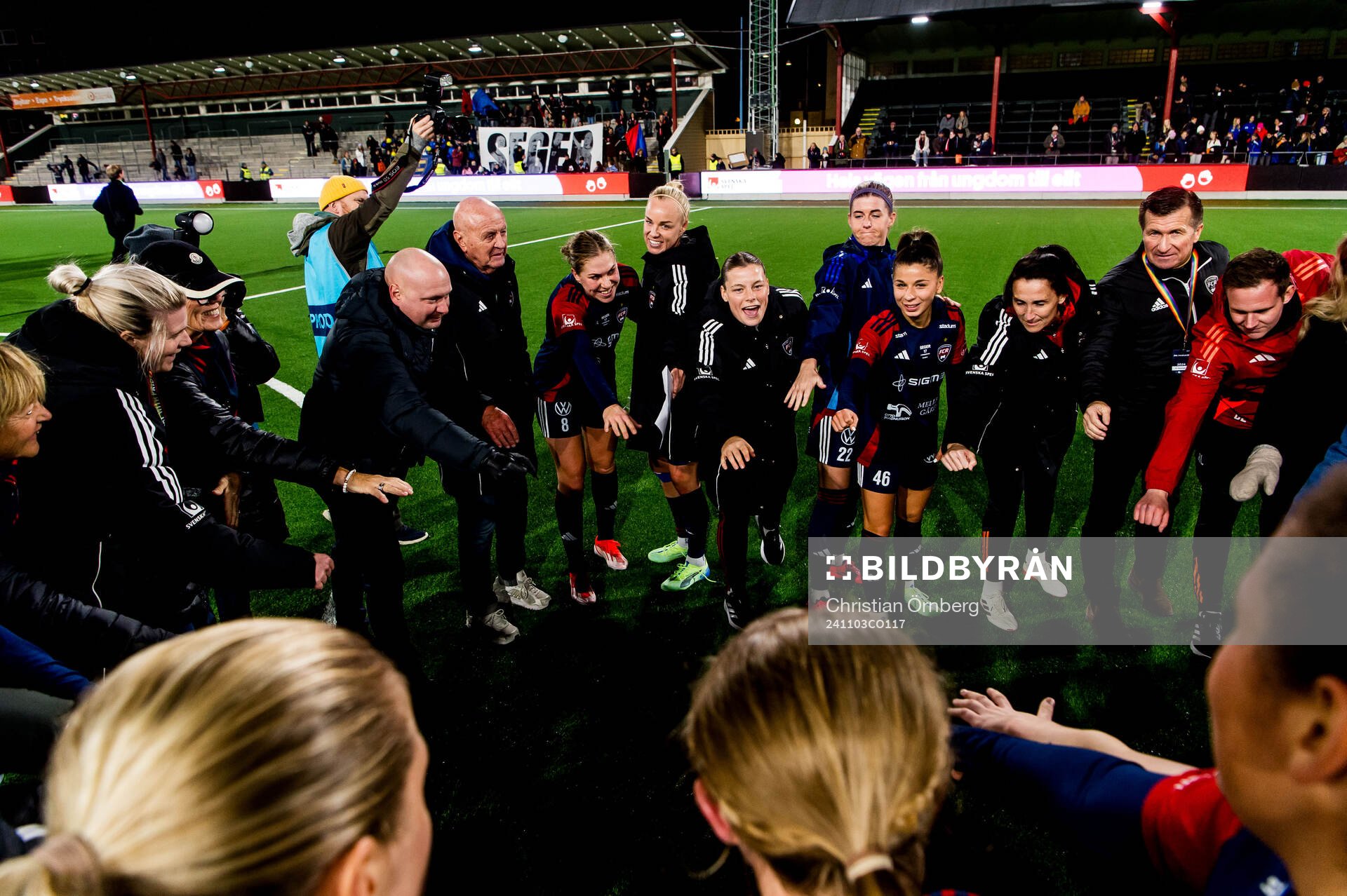 Rosengårds spelare jublar