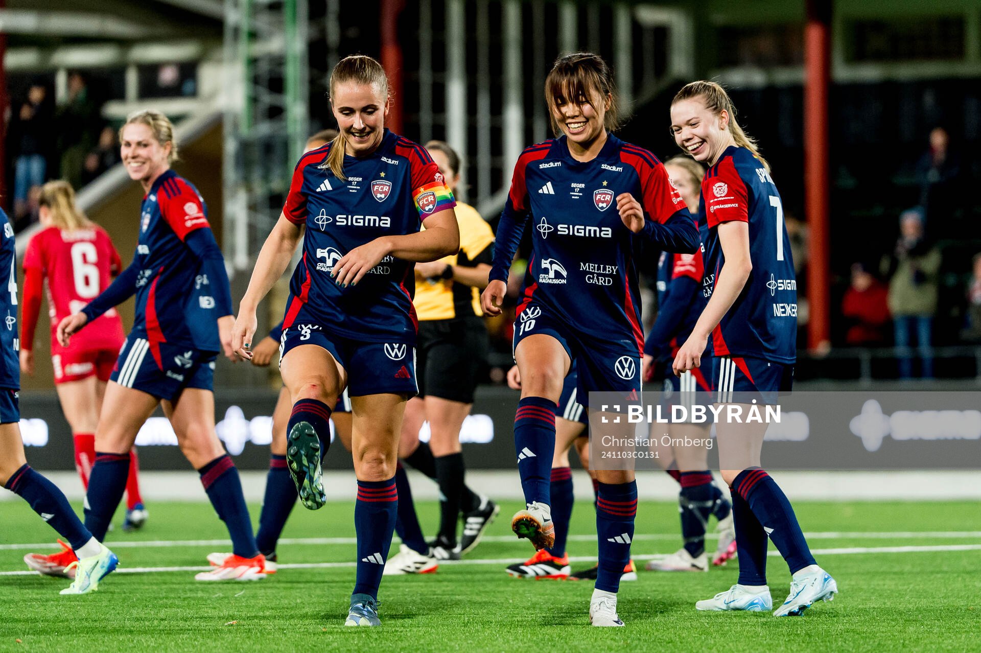 Rosengårds Gudrun Arnardottir och Momoko Tanikawa jublar