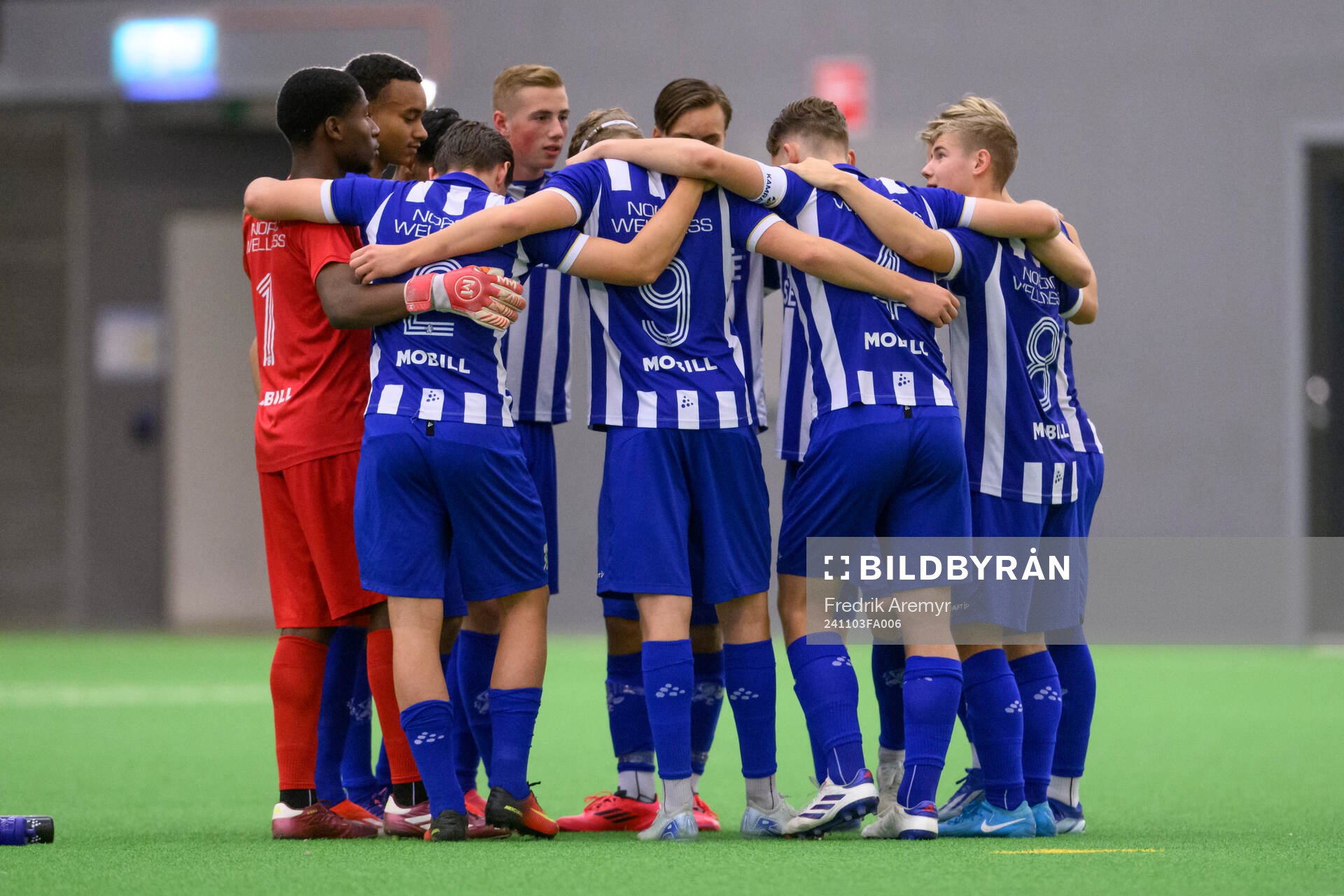 IFK Göteborgs spelare samlas under A-slutspelet i P17-Allsvenskan mellan IFK Göteborg och Brommapojkarna den 3 november 2024 i Göterborg.