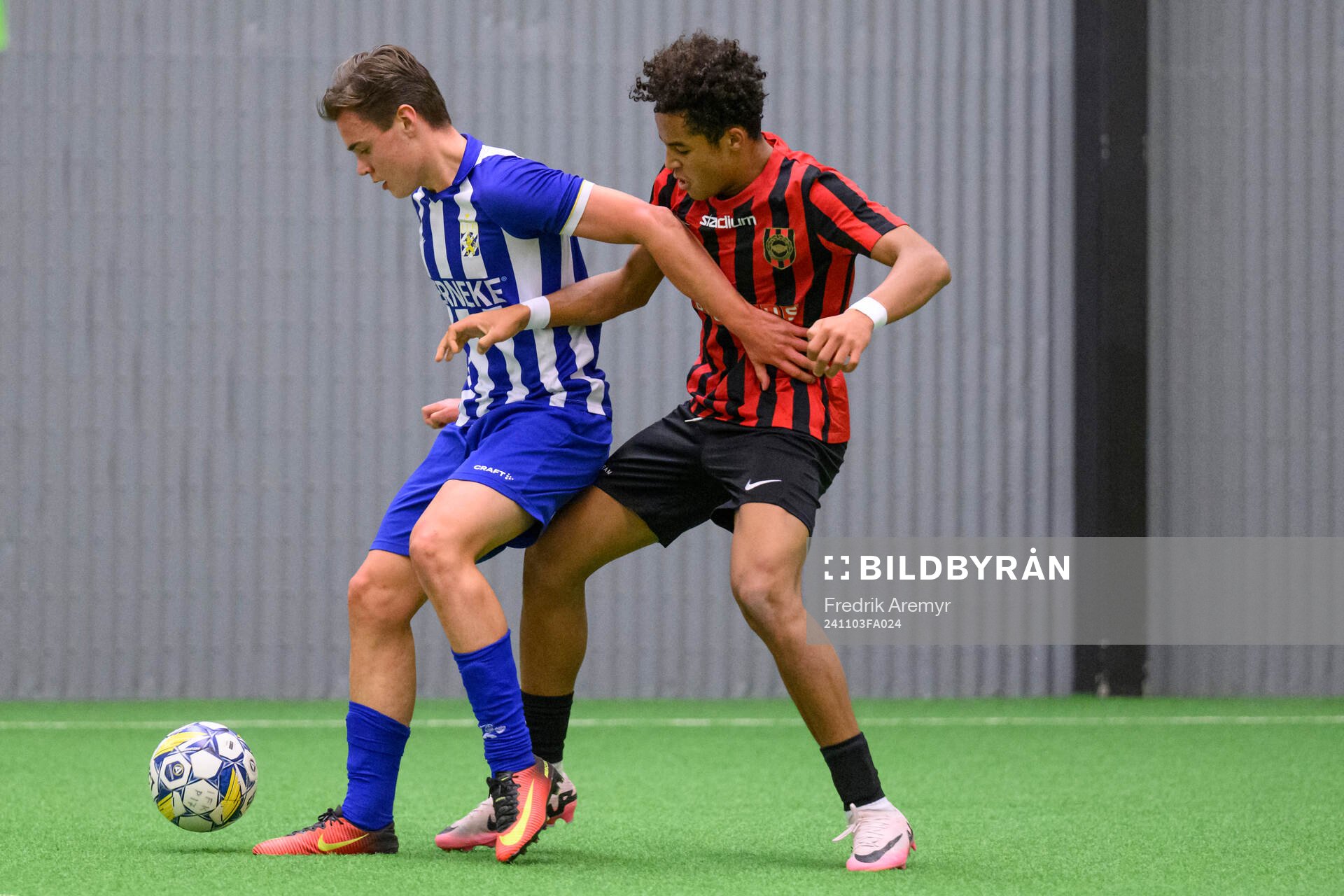 IFK Göteborgs Elis Barlind och Brommapojkarnas Sion Oppong