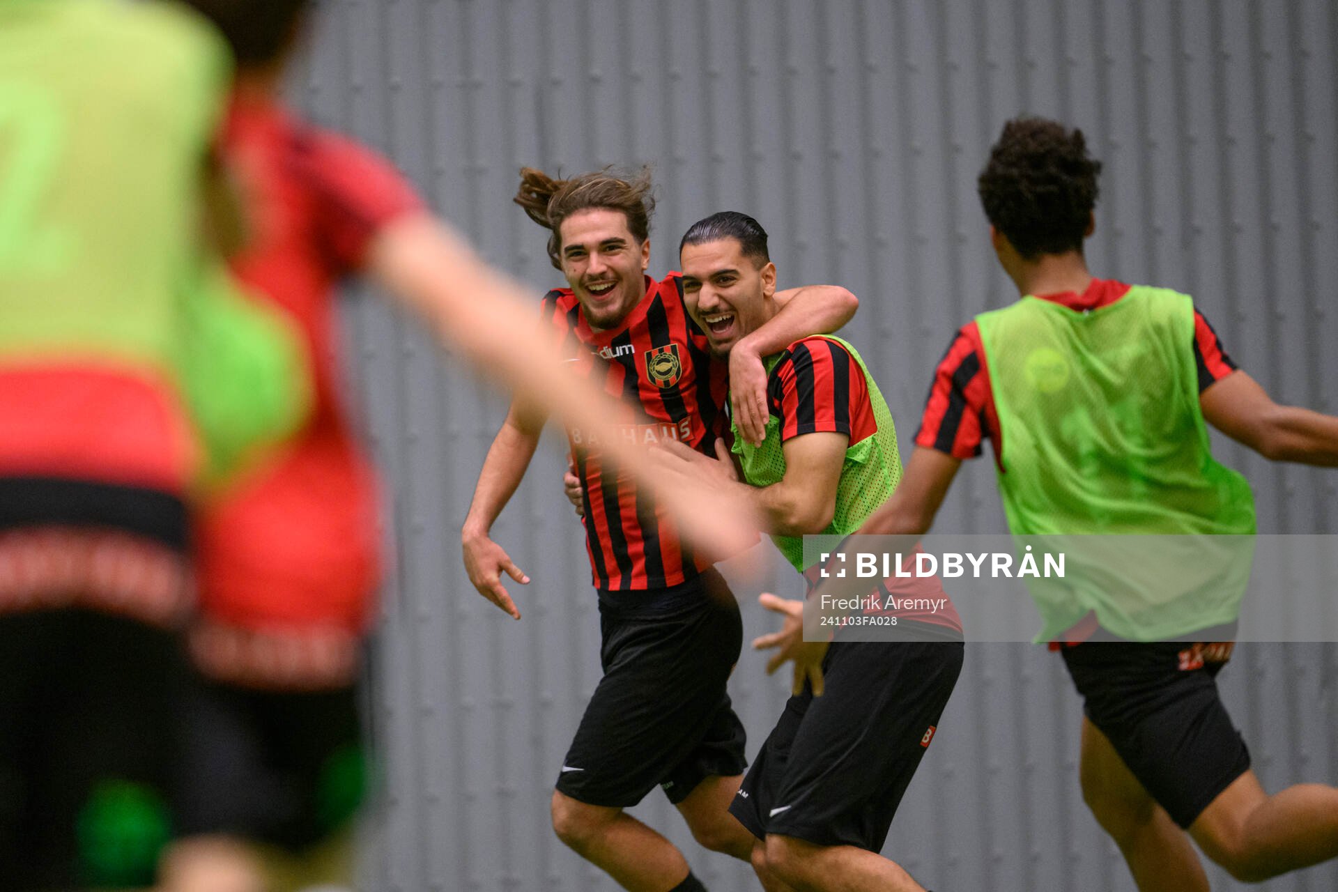 Brommapojkarnas målskytt Leart Krasniqi jublar