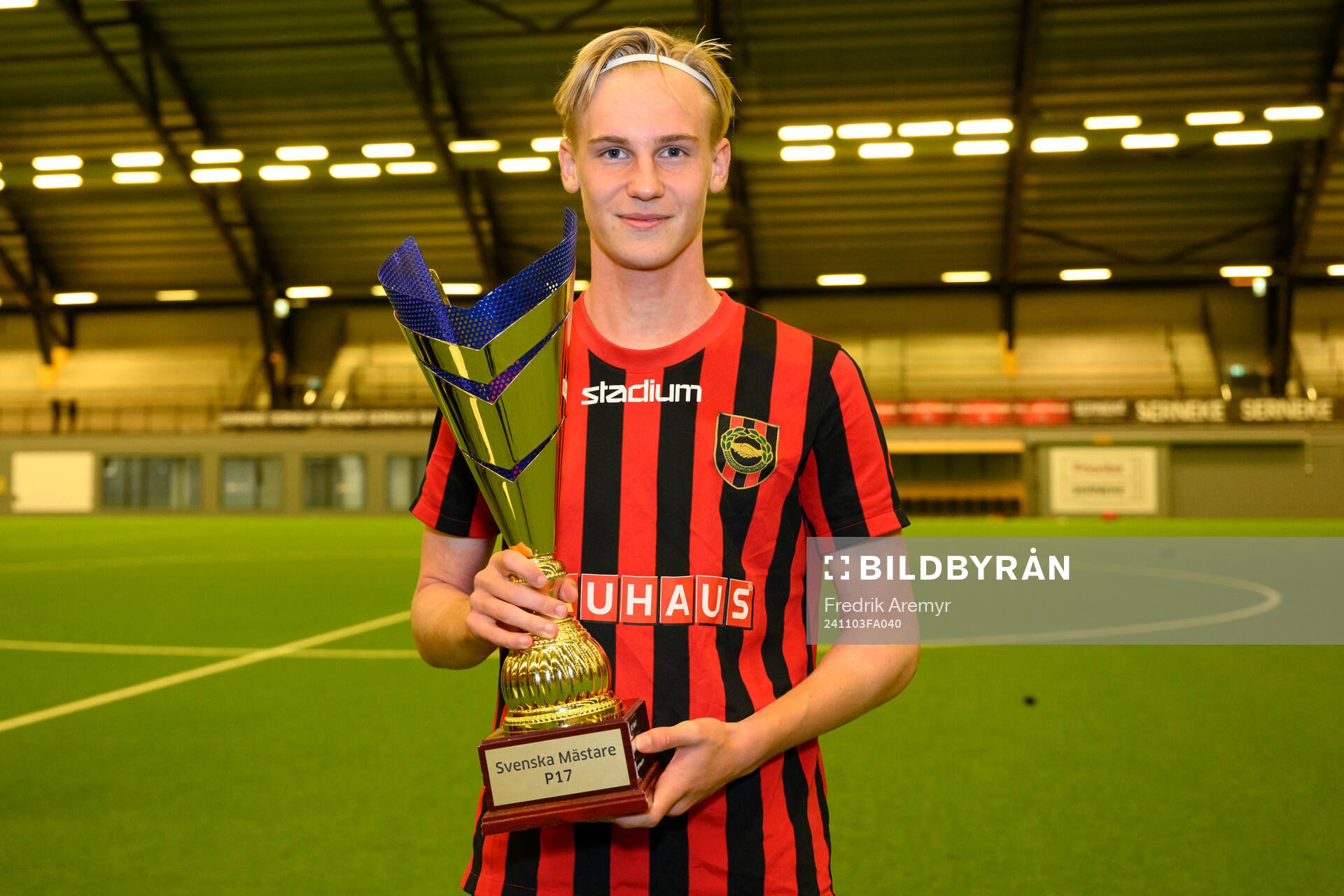 Brommapojkarnas Rasmus Bergvall jublar