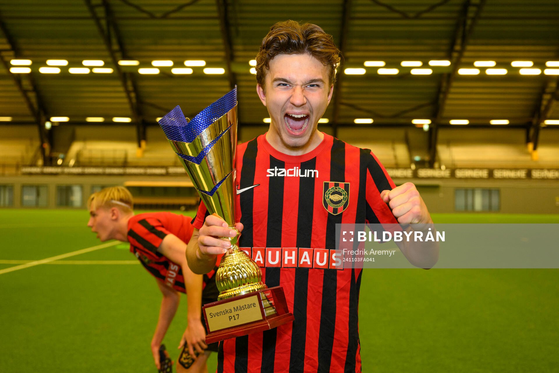Brommapojkarnas Alexander Odefalk jublar efter seger och SM-Guld i A-slutspelet i P17-Allsvenskan mellan IFK Göteborg och Brommapojkarna den 3 november 2024 i Göterborg.