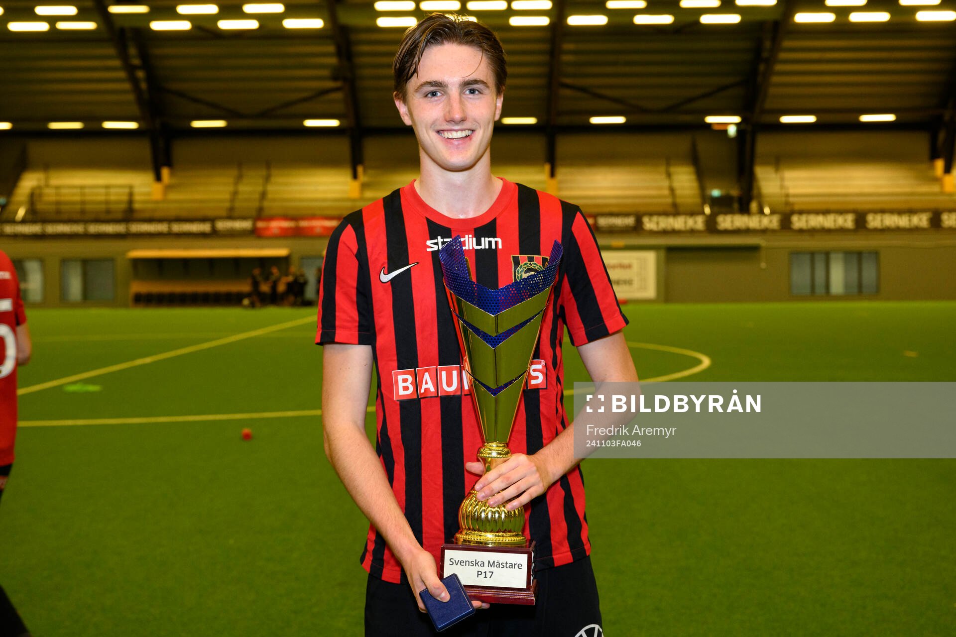 Brommapojkarnas spelare jublar efter seger och SM-Guld i A-slutspelet i P17-Allsvenskan mellan IFK Göteborg och Brommapojkarna den 3 november 2024 i Göterborg.