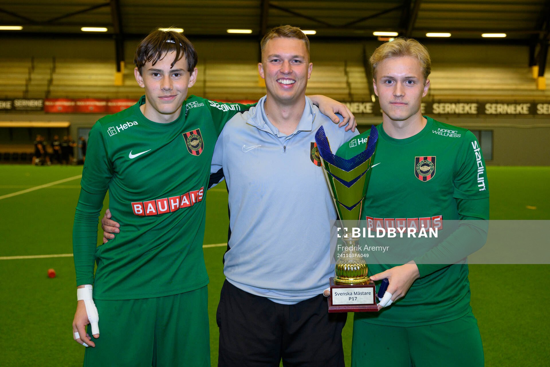 Brommapojkarnas målvakt John-Oliver Lacayo, målvaktstränare och målvakt Ludvig Ernius jublar efter seger och SM-Guld i A-slutspelet i P17-Allsvenskan mellan IFK Göteborg och Brommapojkarna den 3 november 2024 i Göterborg.